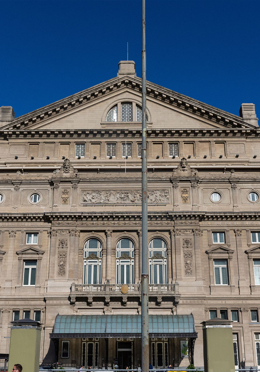 Vista del Teatro Colón en Buenos Aires, uno de los mejores teatros del mundo, con gran arquitectura