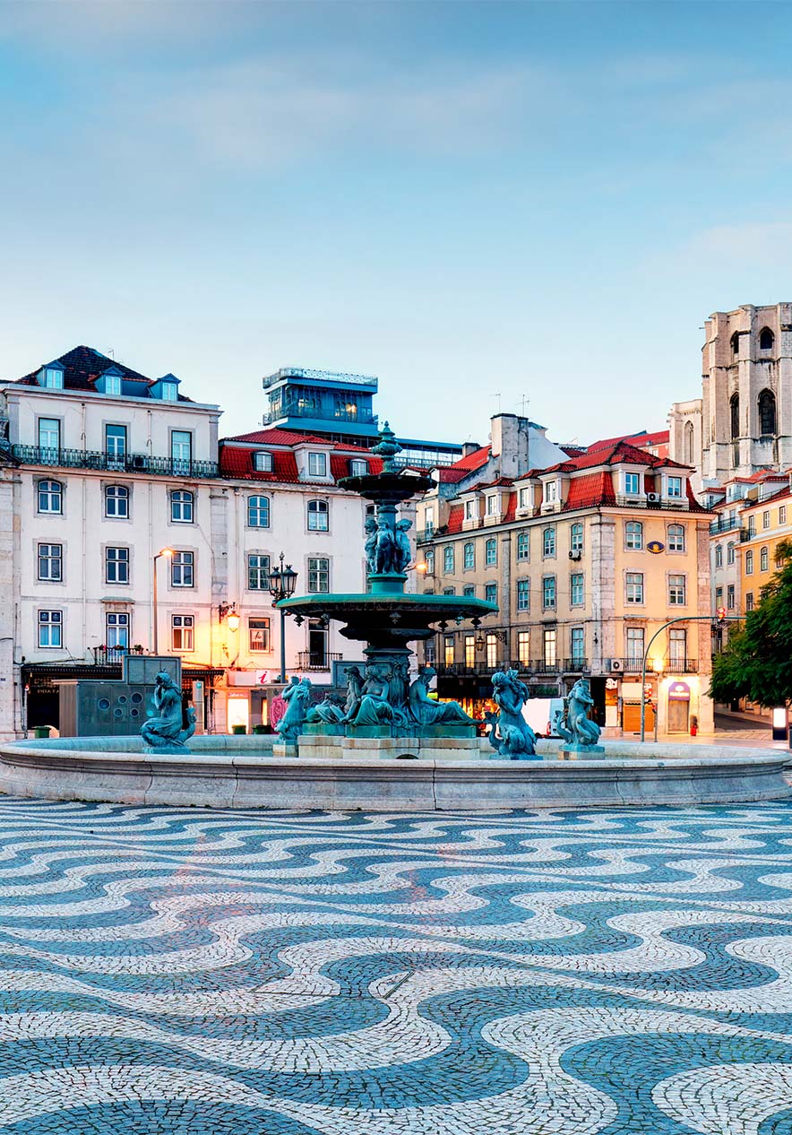 En la Plaza del Rossio, en el centro de Lisboa, puedes descubrir el corazón de la ciudad