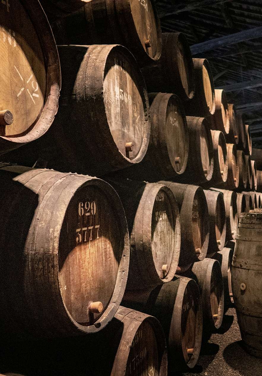 Fique na Pousada Porto e prove vinho incrível nas Caves do Vinho do Porto, com pipas antigas