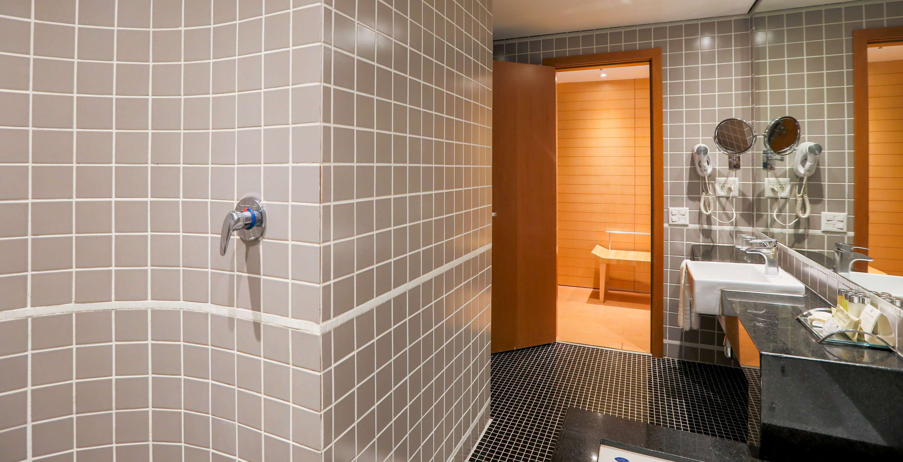 Die Suite Master im Pestana Curitiba hat eine Whirlwanne perfekt zum Entspannen