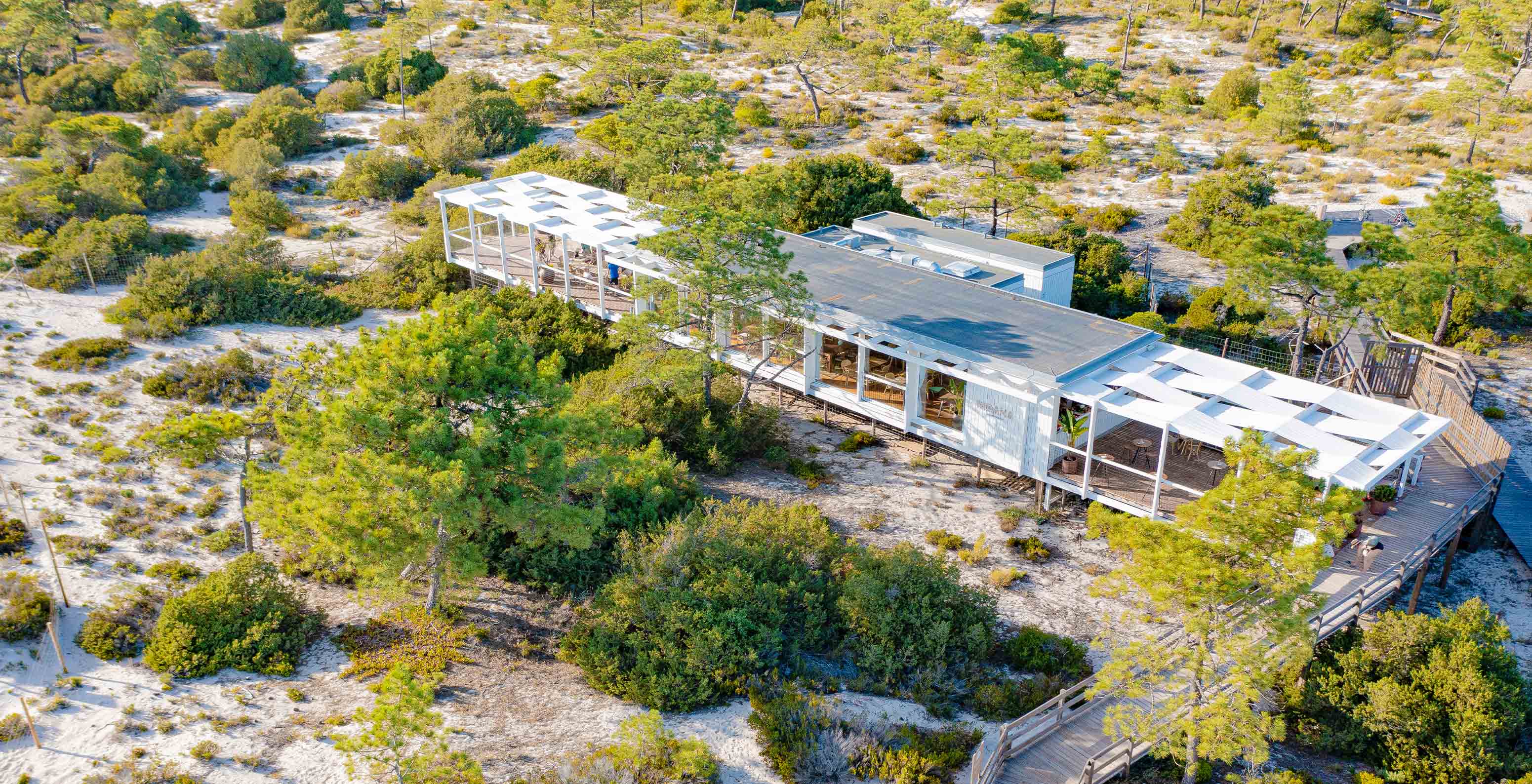 Das Moana Beach Club Restaurant im Pestana Tróia Eco Resort liegt am Strand des Resorts mit Meerblick.