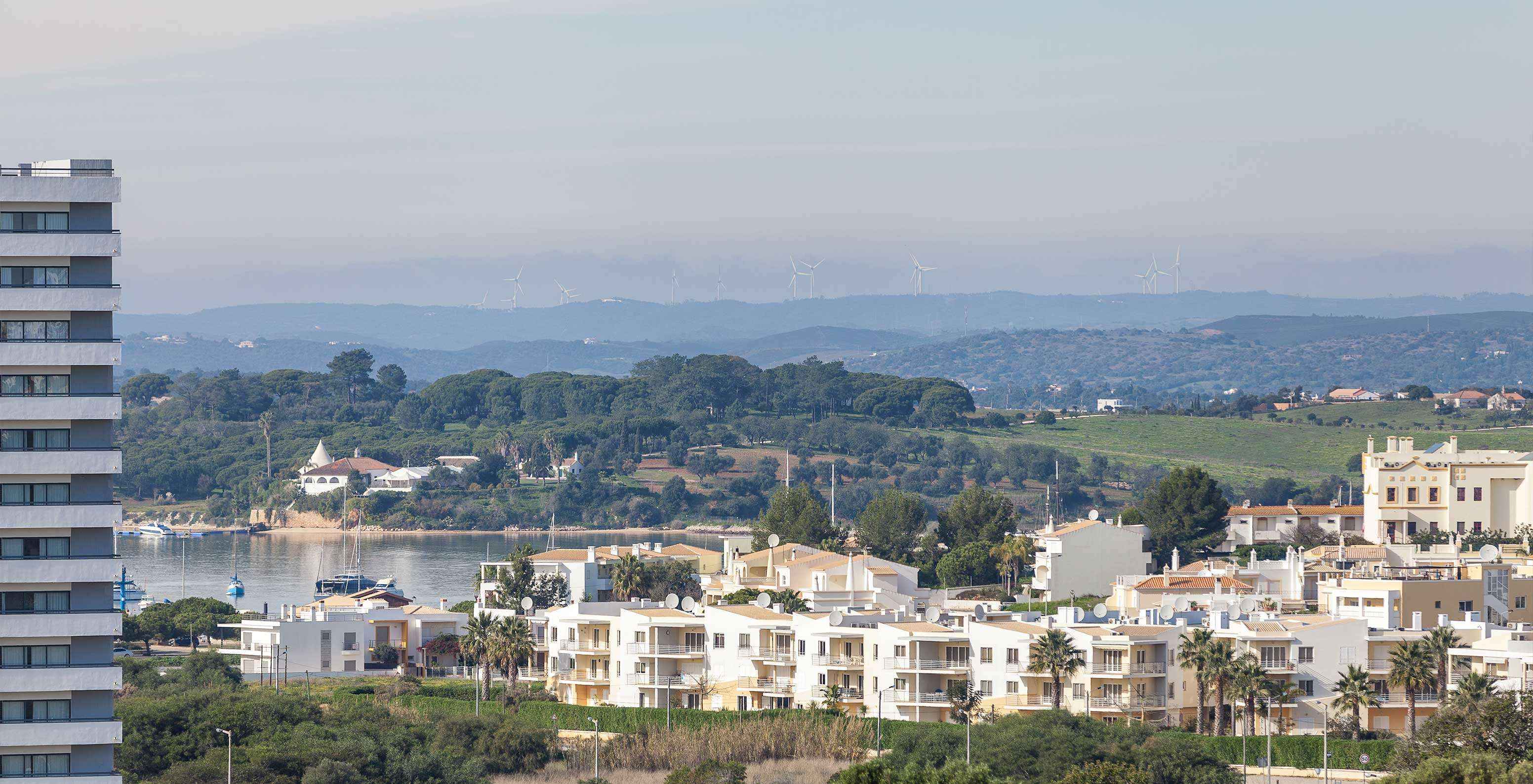 Das Apartment T1 mit Gartenblick des Pestana Alvor Atlântico hat Gartenblick auf Gebäude in der Nähe