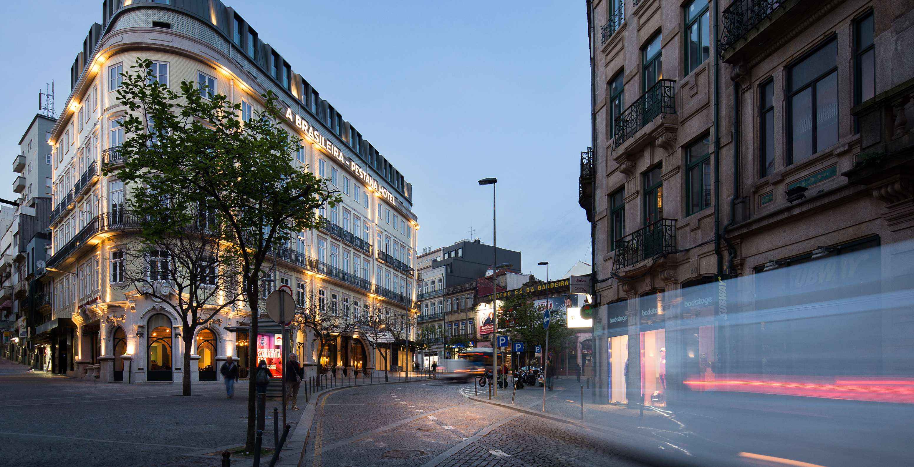 Zufahrtsstraße zum Pestana Porto A Brasileira, einem City-Center-Hotel im Zentrum von Porto, im Norden des Landes