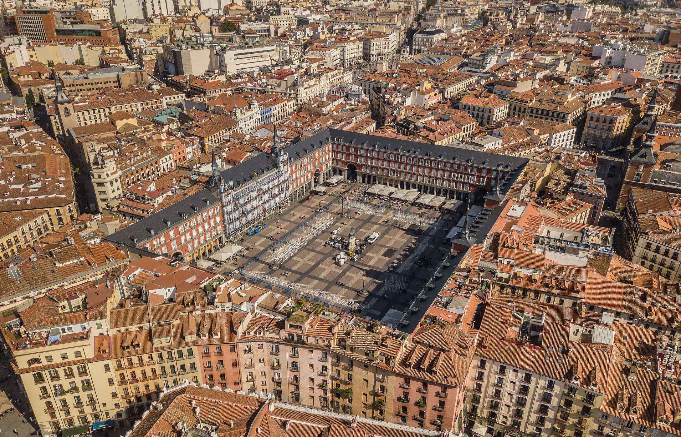 Luftaufnahme über die Plaza Mayor, im historischen Zentrum von Madrid, wo sich das Pestana Plaza Mayor befindet