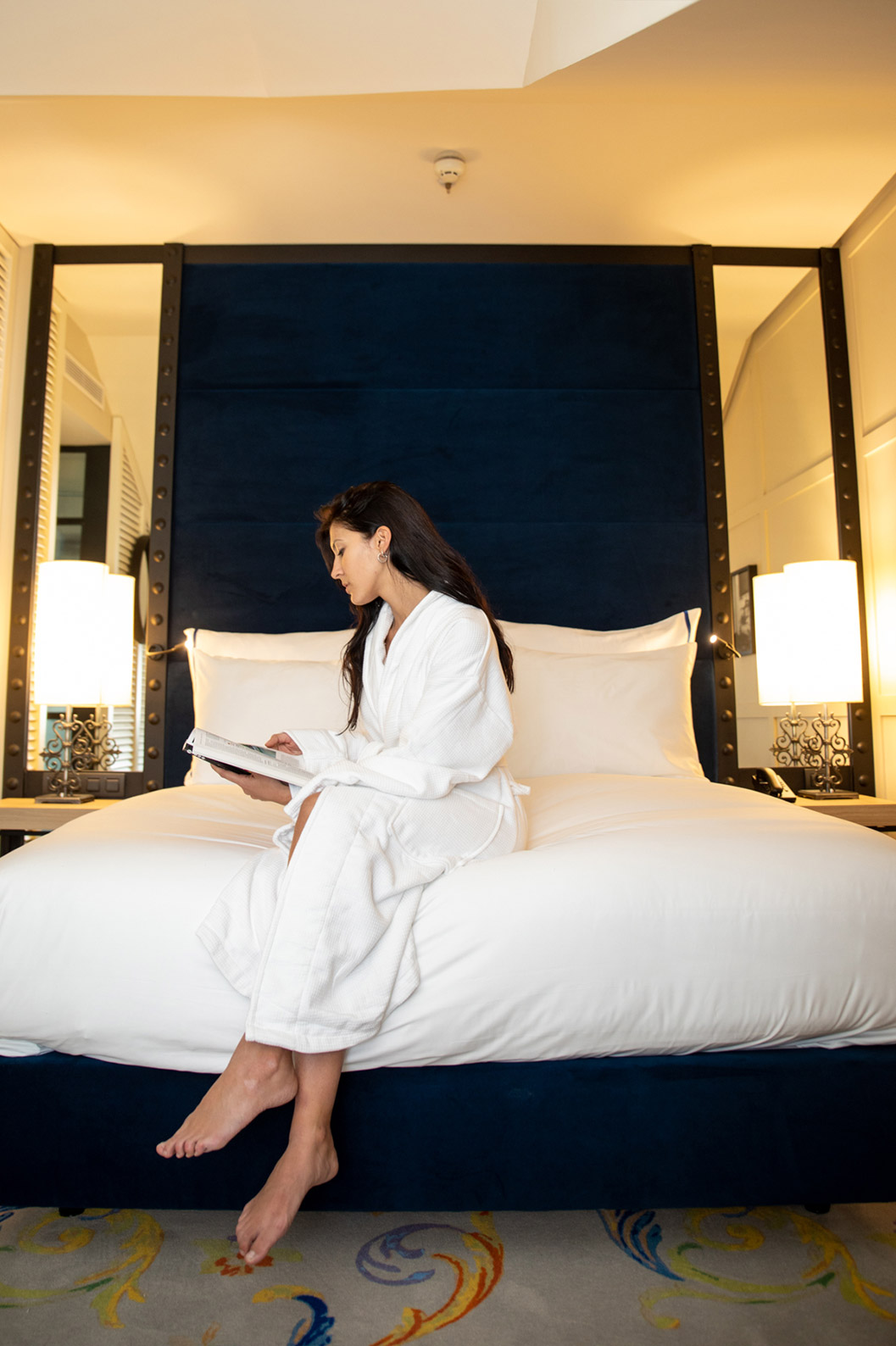 Superior Zimmer im  Klassisches Zimmer - Kaffee - Pestana Collection Plaza Mayor hat Bett zwei Nachttische und zwei Spiegel