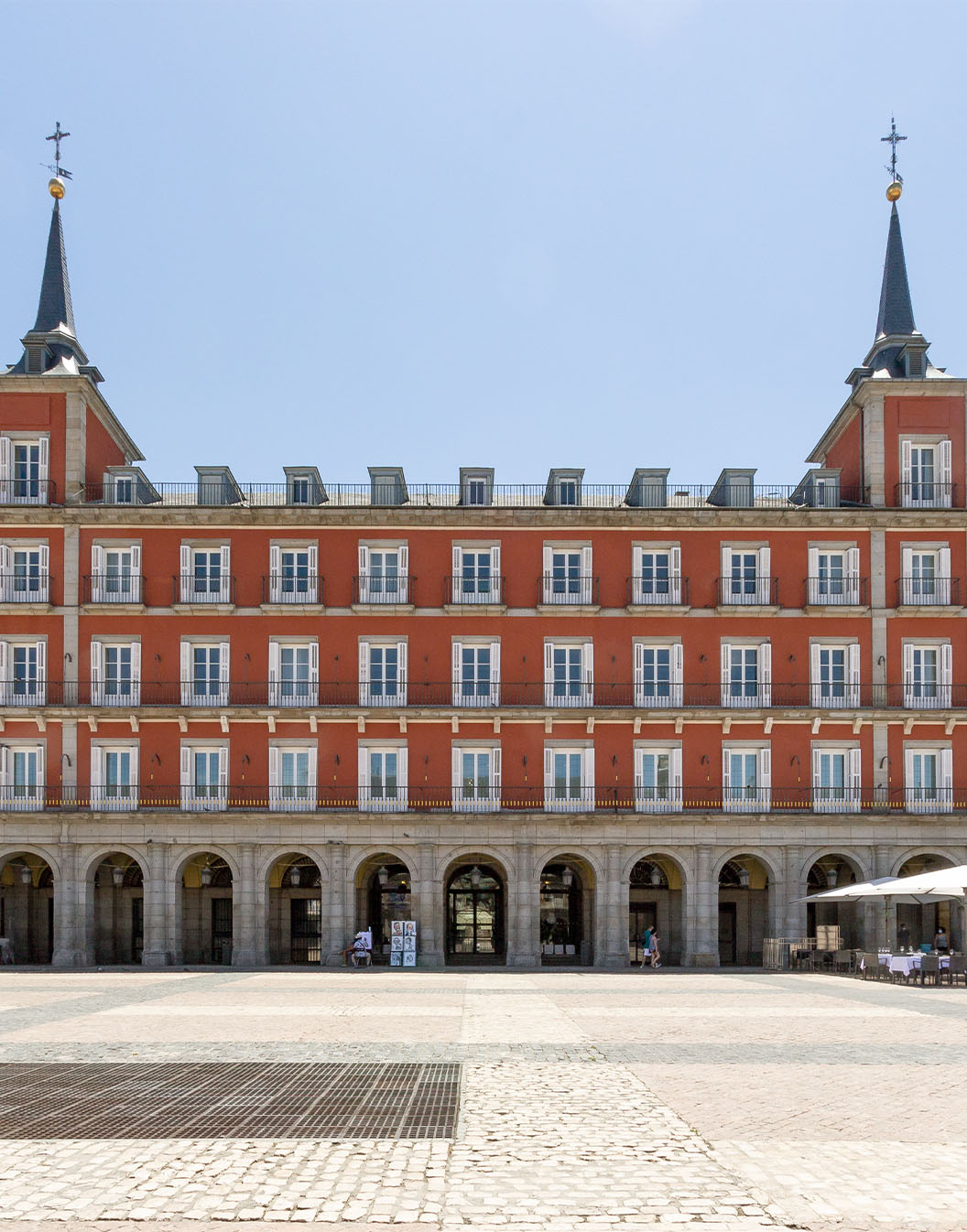 Gebäude des Pestana Plaza Mayor Madrid im historischen Zentrum, gelegen an der Plaza Mayor