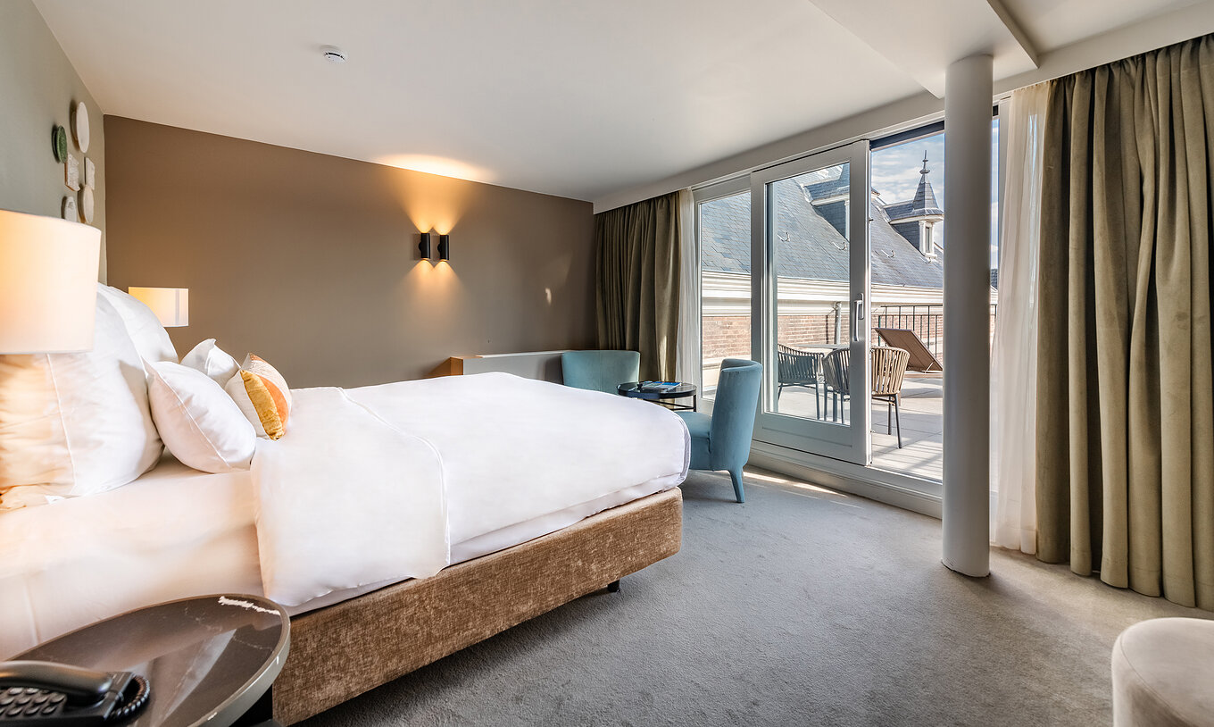 Das Executive Terrace Zimmer im Pestana Amsterdam Riverside hat ein Doppelbett
