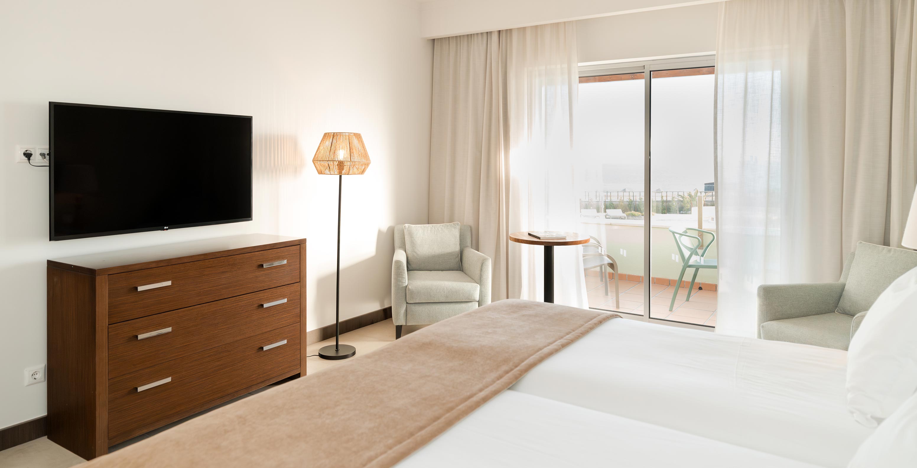 Studio Sea View at Pestana Alvor Beach Villas has two beds, a TV and window with balcony access