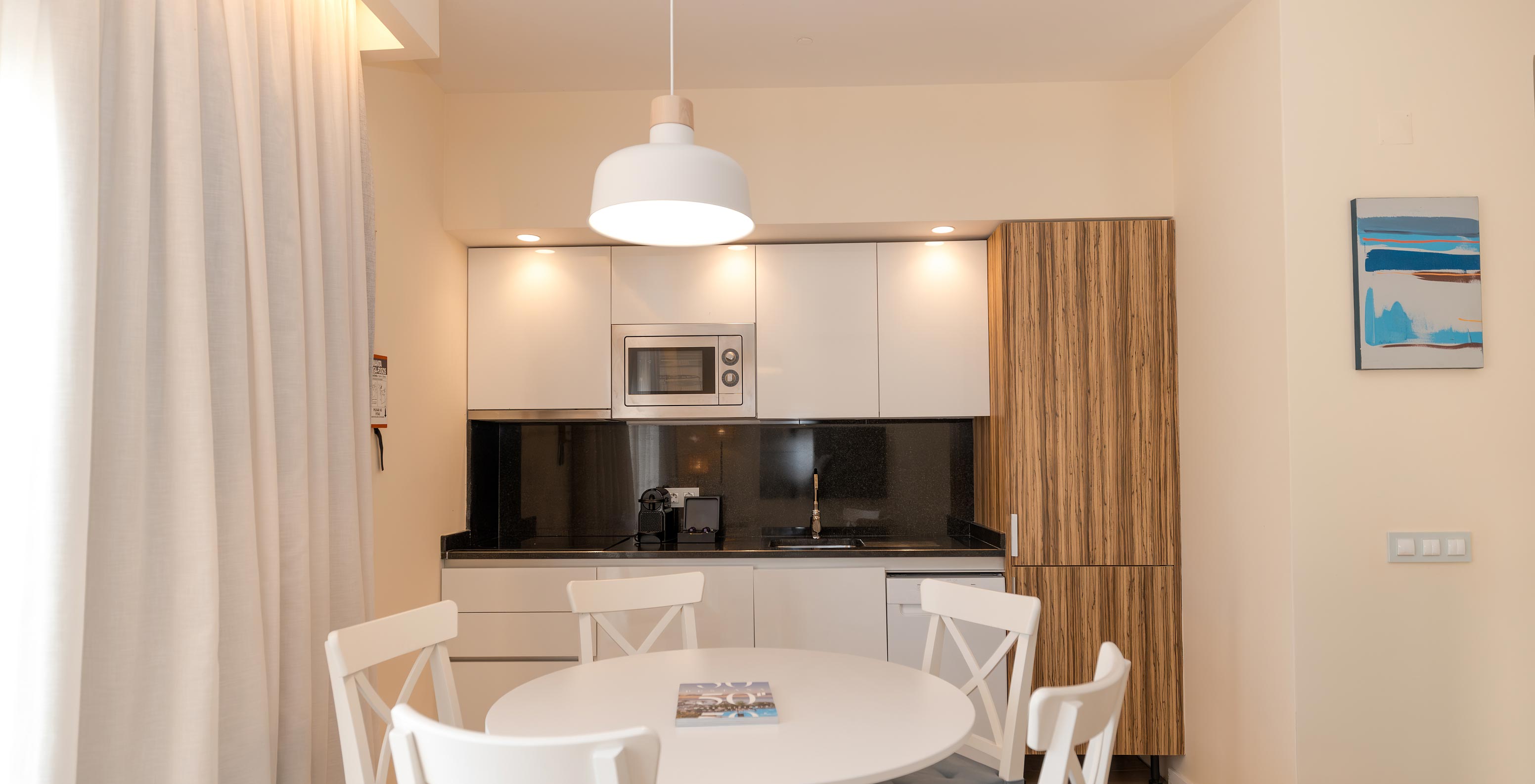 Villa 2 Bedrooms Superior Garden View at Pestana Alvor Beach Villas has a dining table and equipped kitchen