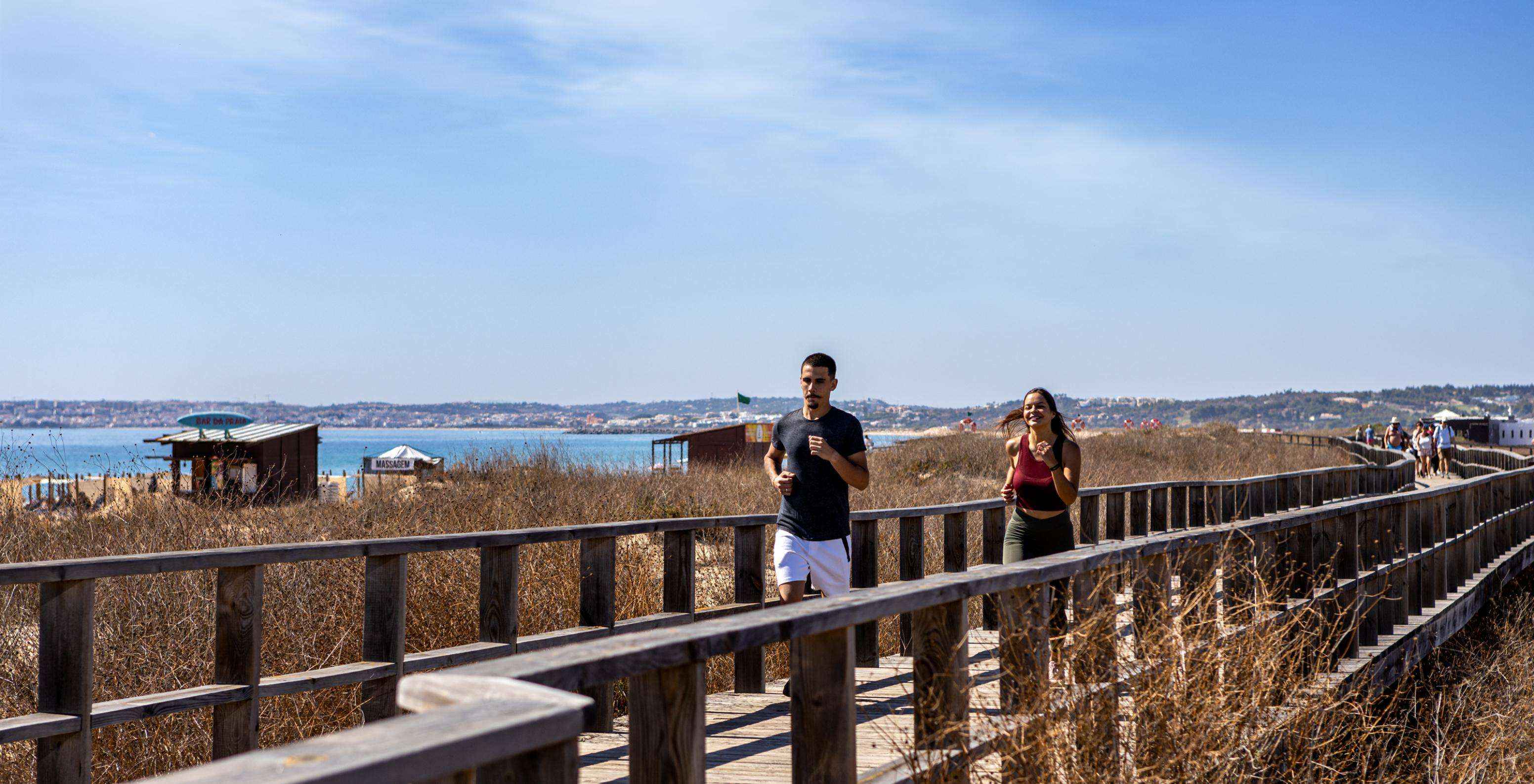 Boardwalks to the beach, ideal for family strolls or a run with sea views