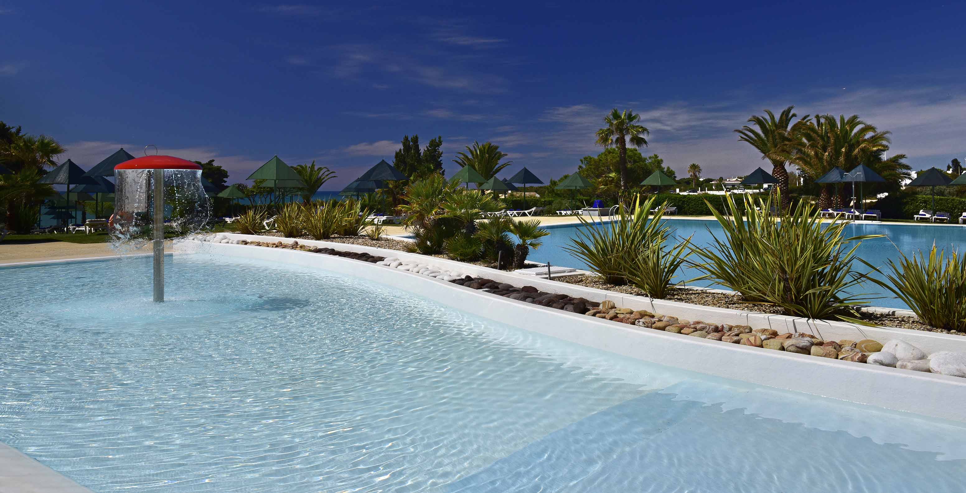 Pestana Viking, a 4-star hotel in Porches, has a children's pool and an adult pool with loungers around