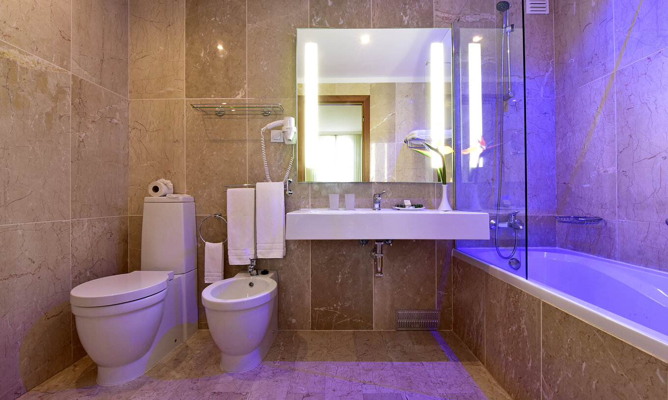 The Deluxe Superior Sea View room at Pestana Viking features a bathroom with sink, mirror, and bathtub with shower