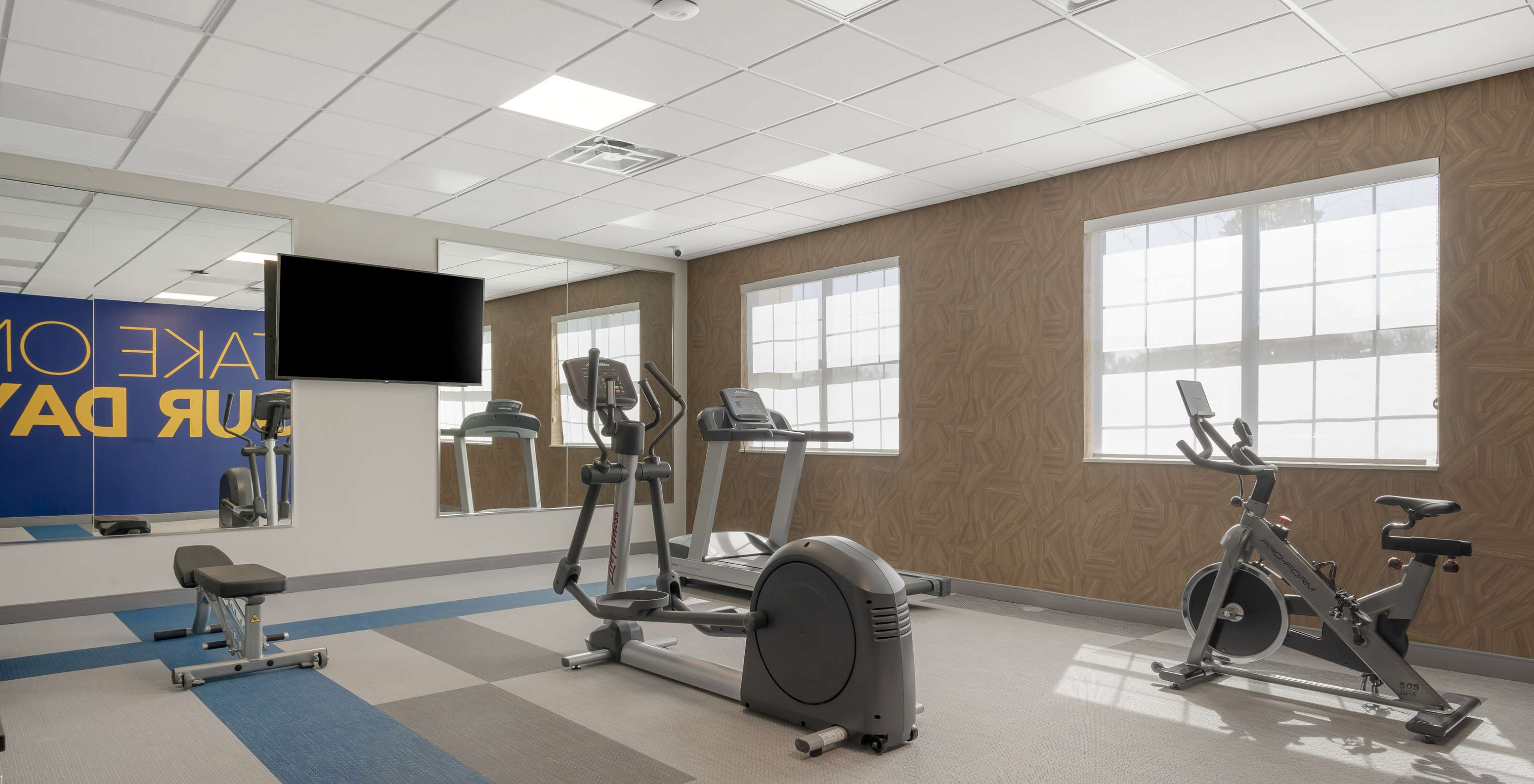 Pestana Orlando, a hotel with pool near Disney theme parks, has a gym with machines and a television