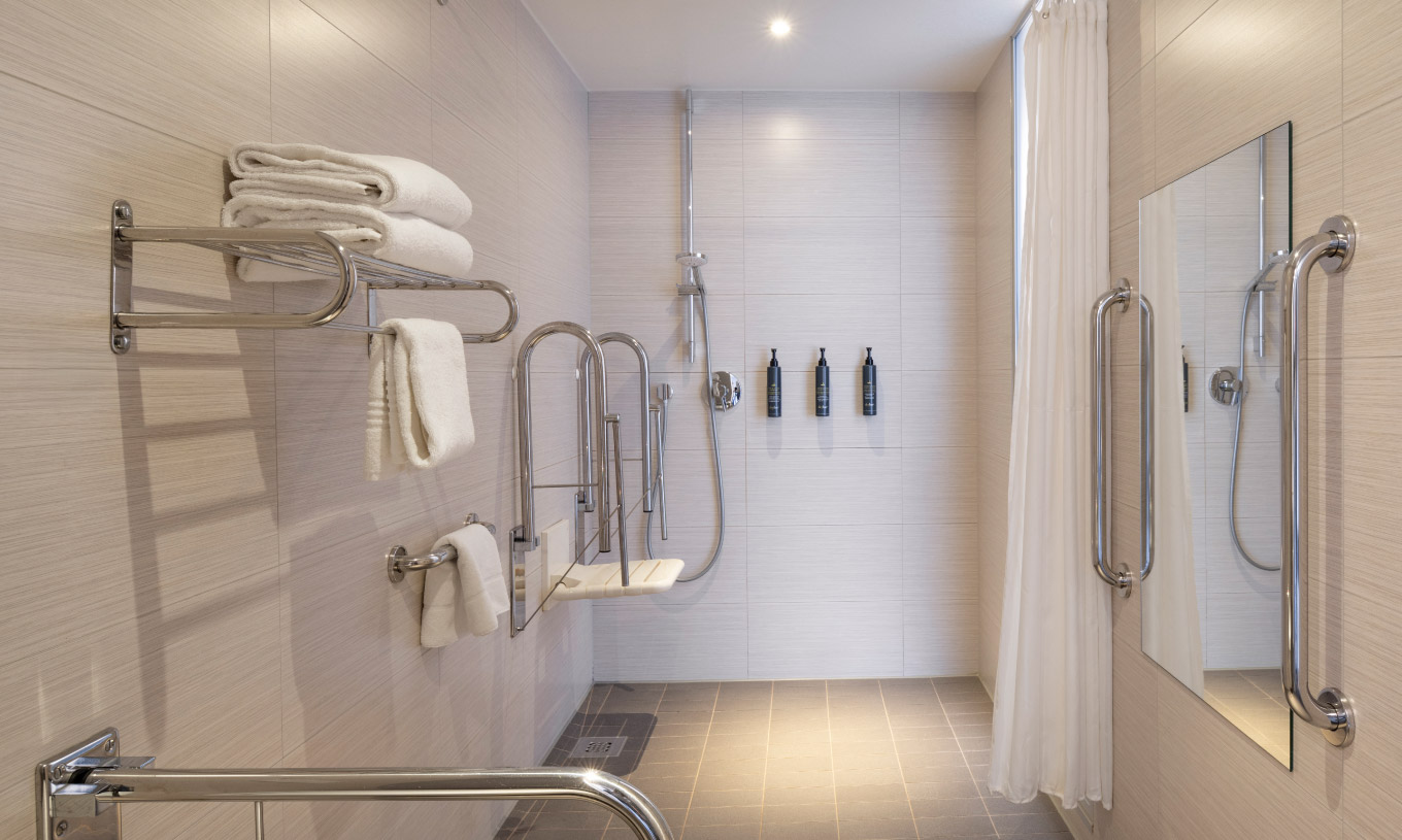 The Family at Pestana Brussels Schuman has a bathroom adapted for people with reduced mobility