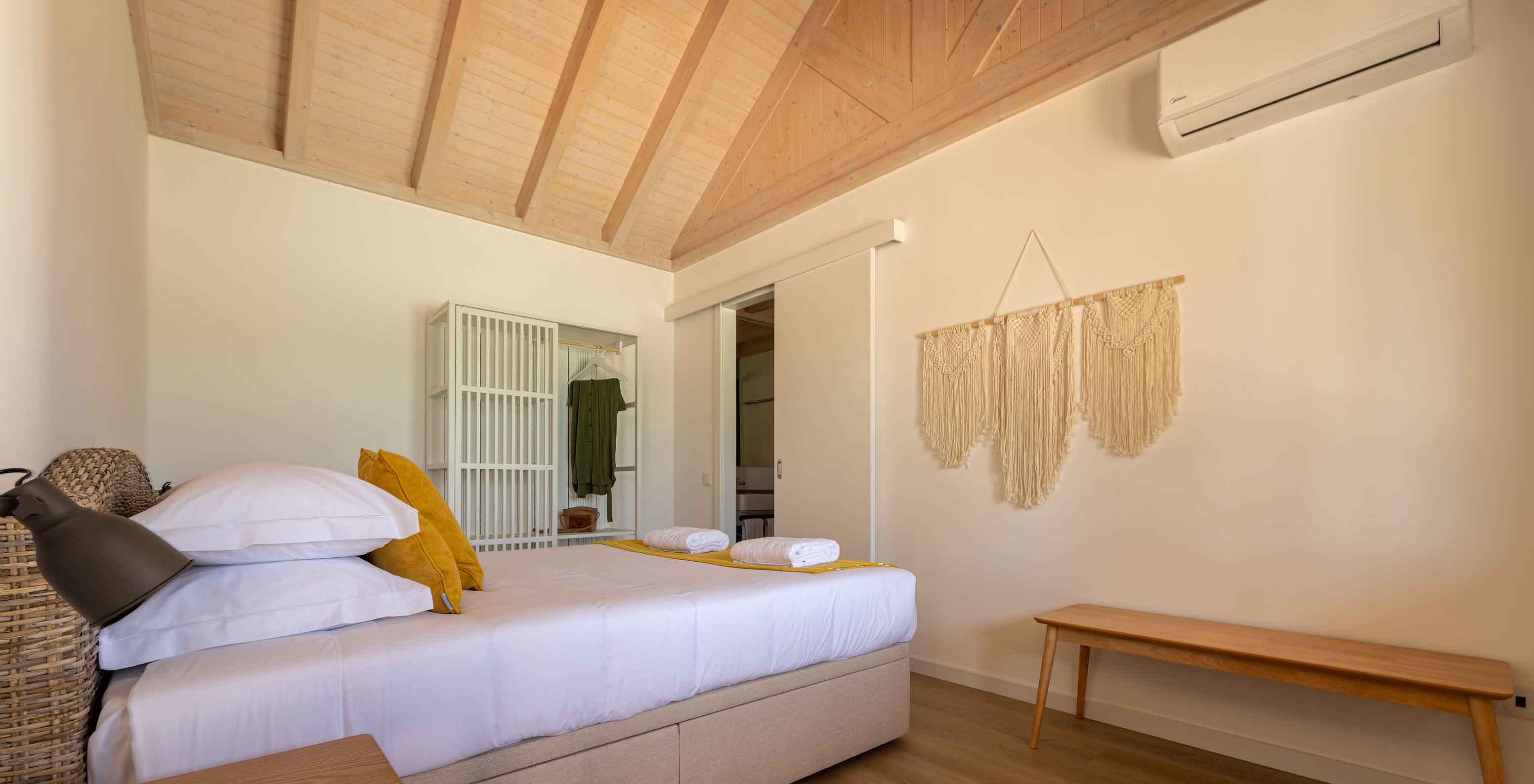 The Premium Green Villa at Pestana Comporta Village Residences has a bedroom with a bed, air conditioning, and decor