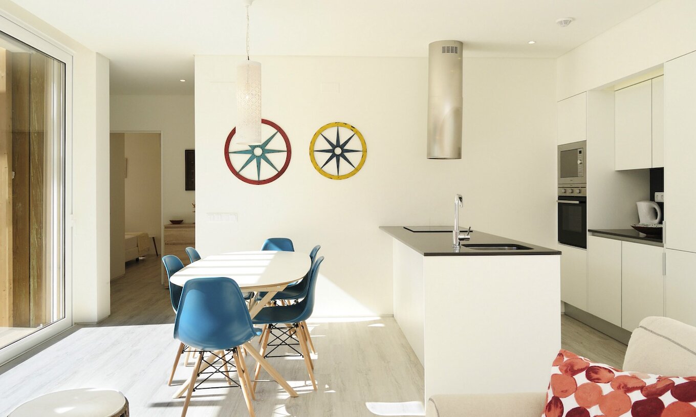 The Sand Villas with Private Pool of Pestana Tróia Eco Resort have a kitchen with countertop and a table with chairs