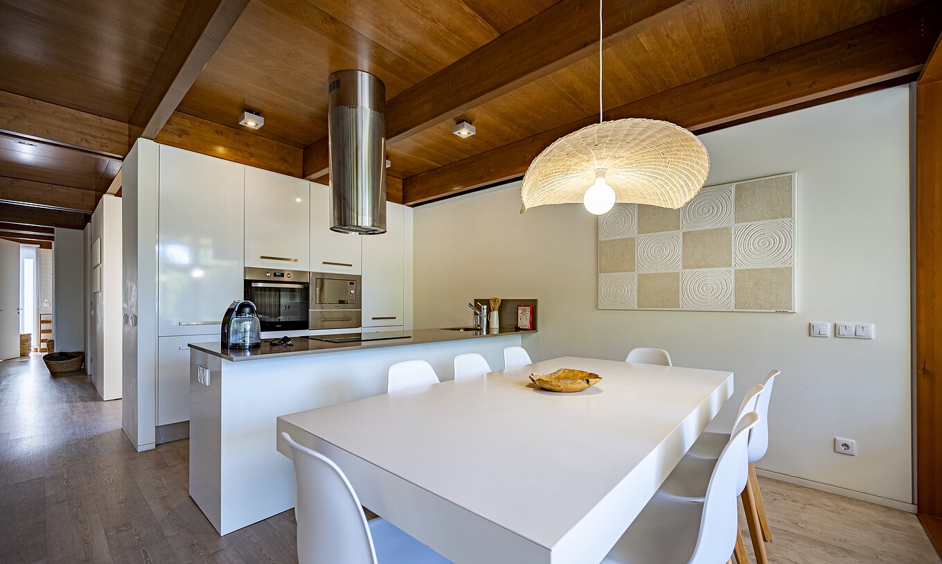 The Tree Villa with Private Pool of Pestana Tróia Eco Resort has an equipped kitchen and a table with chairs beside