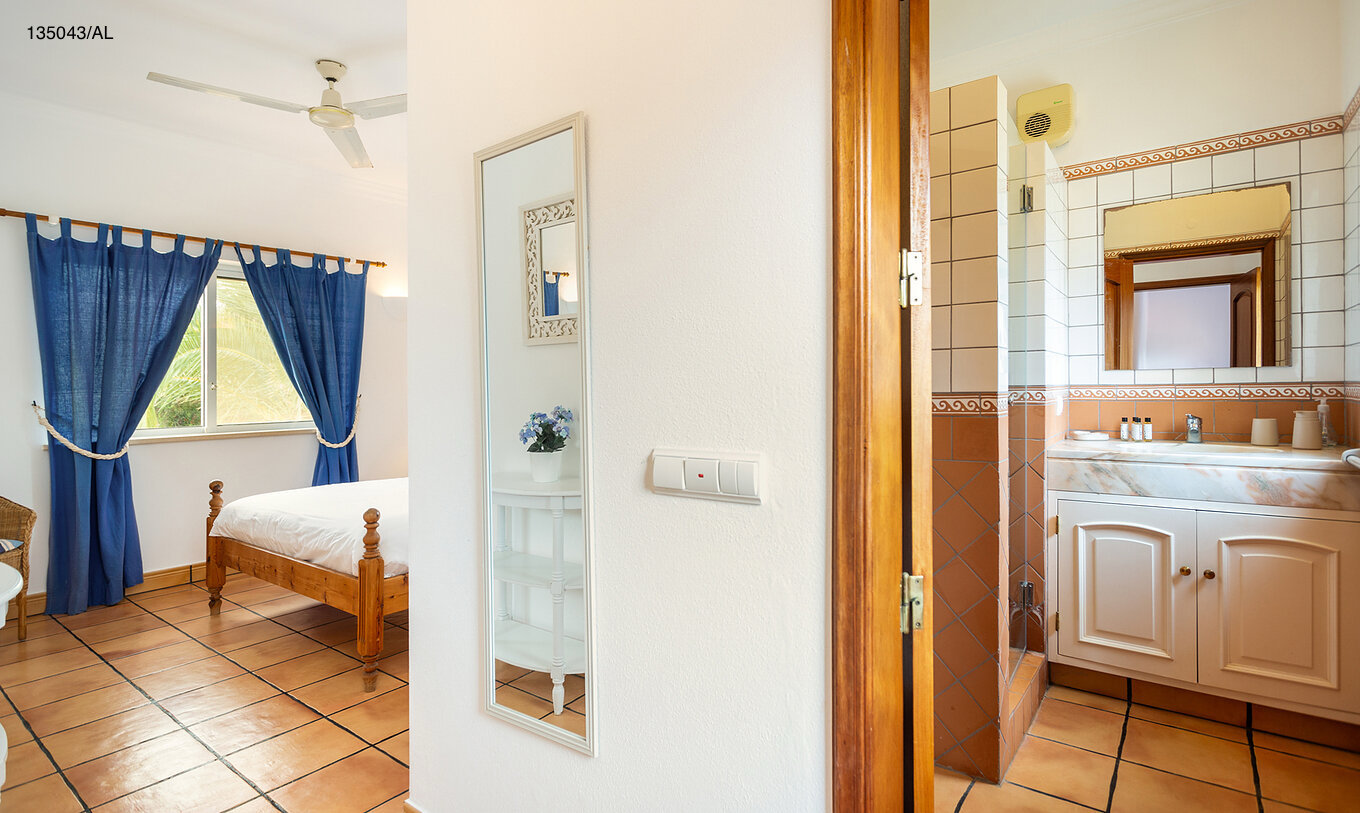 The Pestana Carvoeiro Golf V4 Standard Villa has a bedroom with a bathroom and a mirror