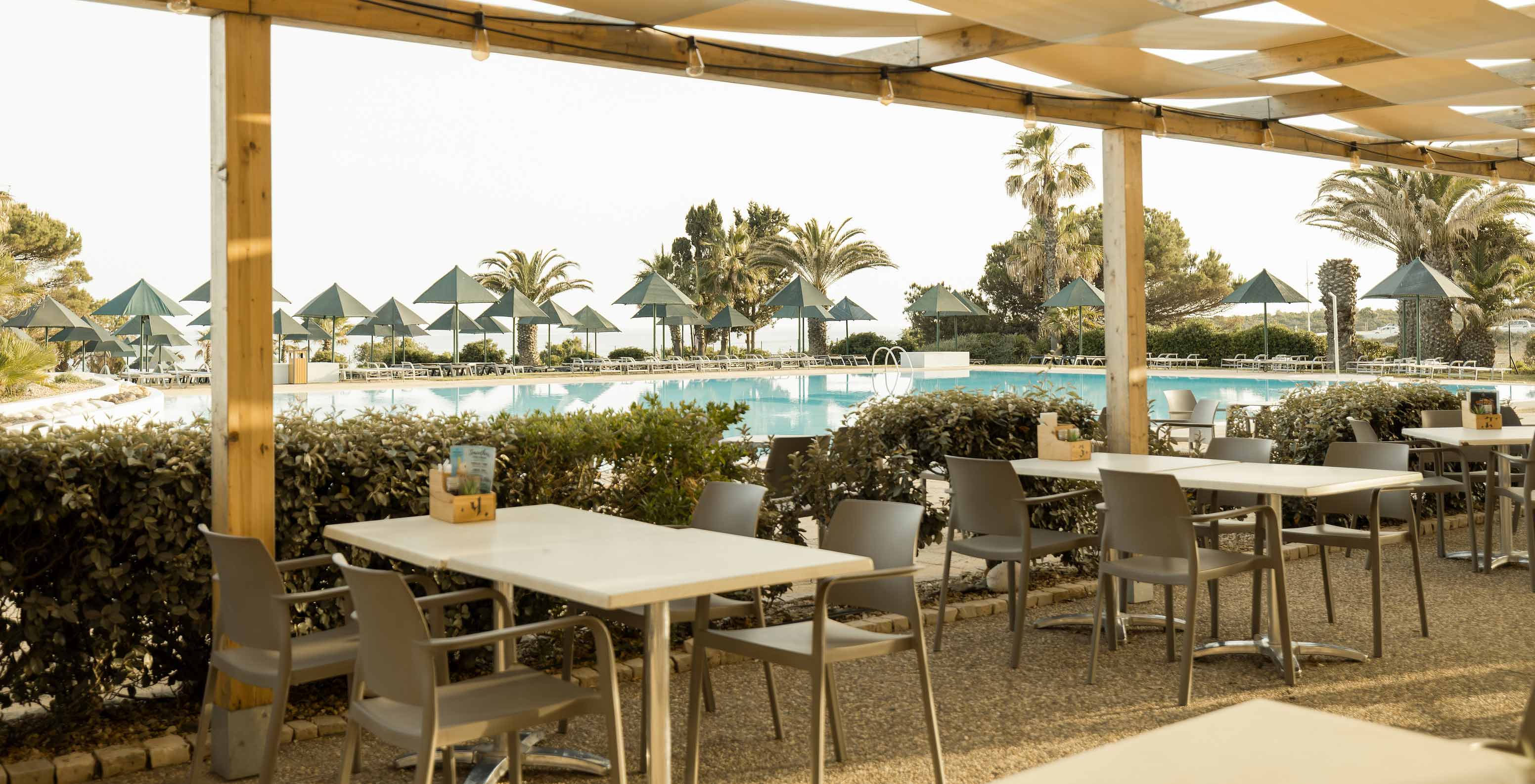 The Pool Bistro restaurant at the 4-Star Hotel in Porches has a terrace over the pool where you can order snacks
