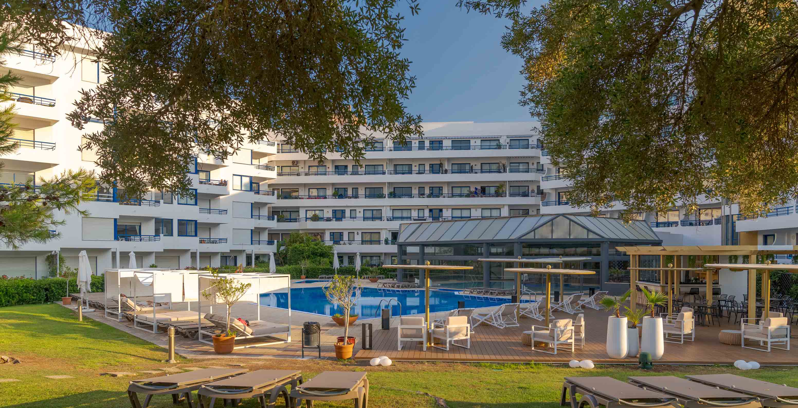 Pestana Cascais, a seafront hotel with pool and spa, has sun loungers in the garden.