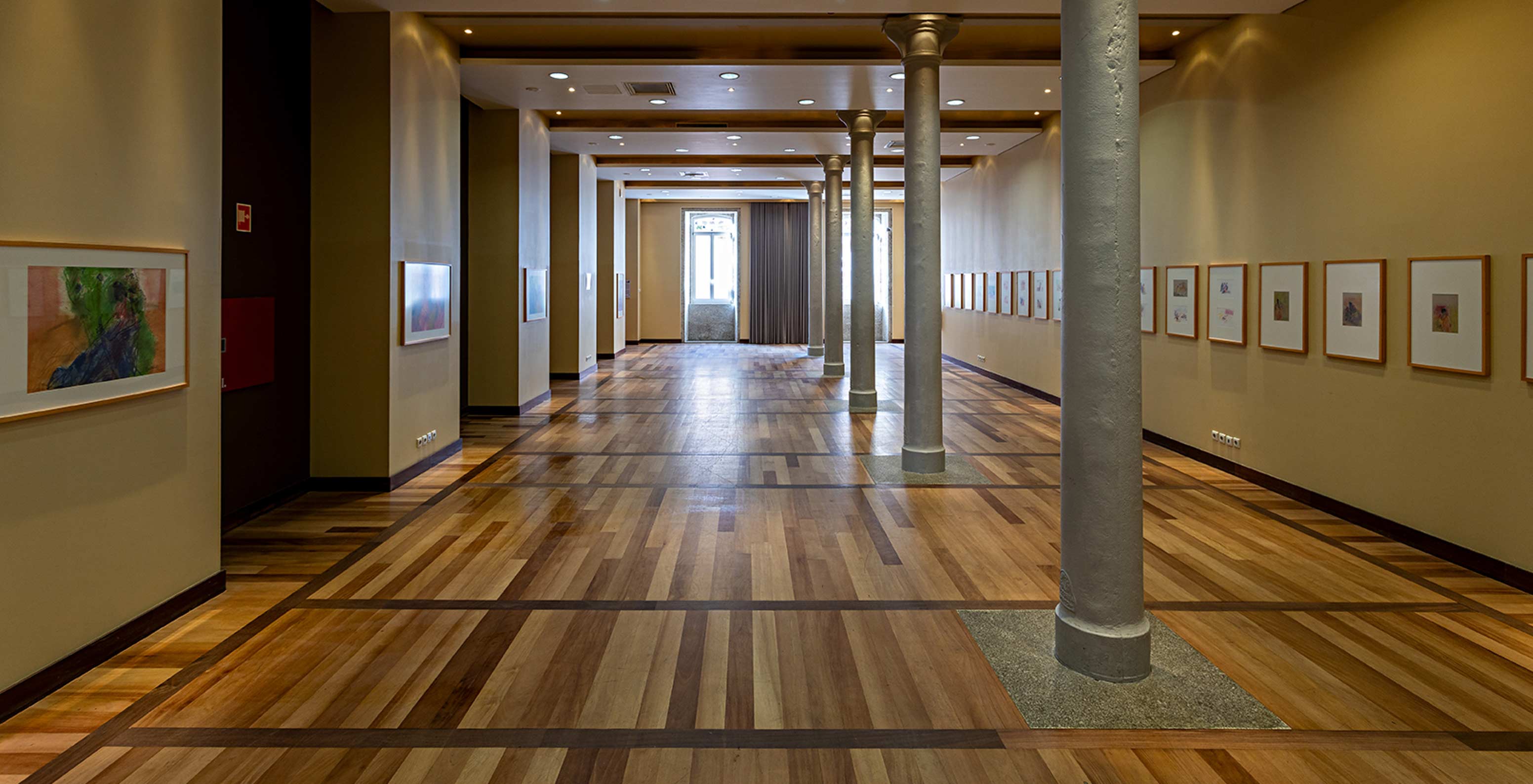 D. Jerónimo room with a window and several pillars at Pestana Palácio do Freixo Historic Hotel by the Douro River