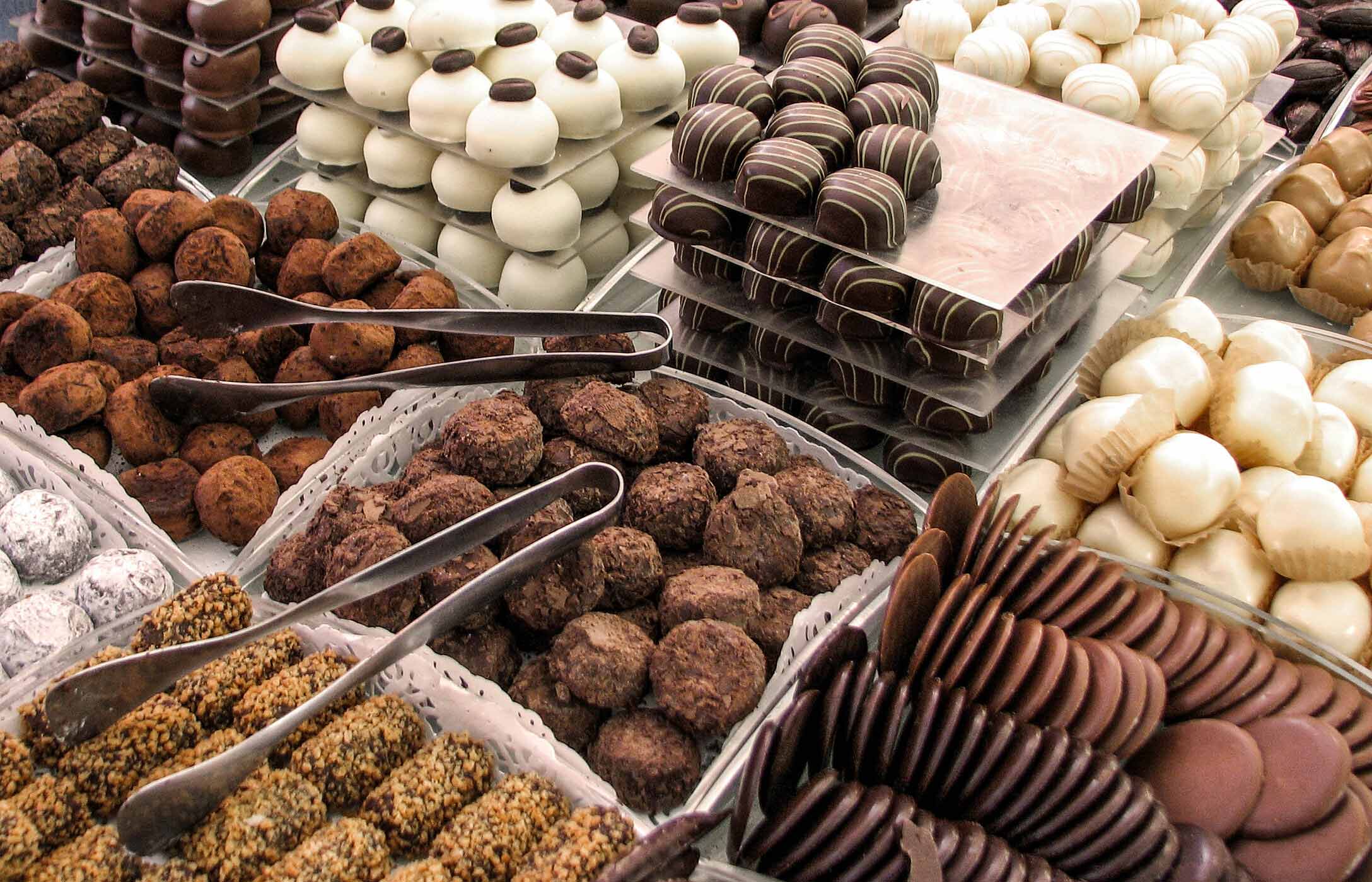 Alójese en un hotel céntrico en Bélgica y pruebe el famoso y delicioso chocolate belga