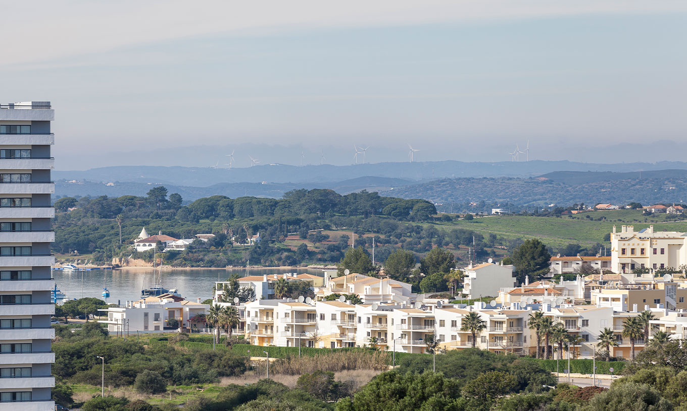 El Apartamento T1 Vista Jardín del Pestana Alvor Atlântico tiene vista al jardín, edificios y casas cercanas al hotel