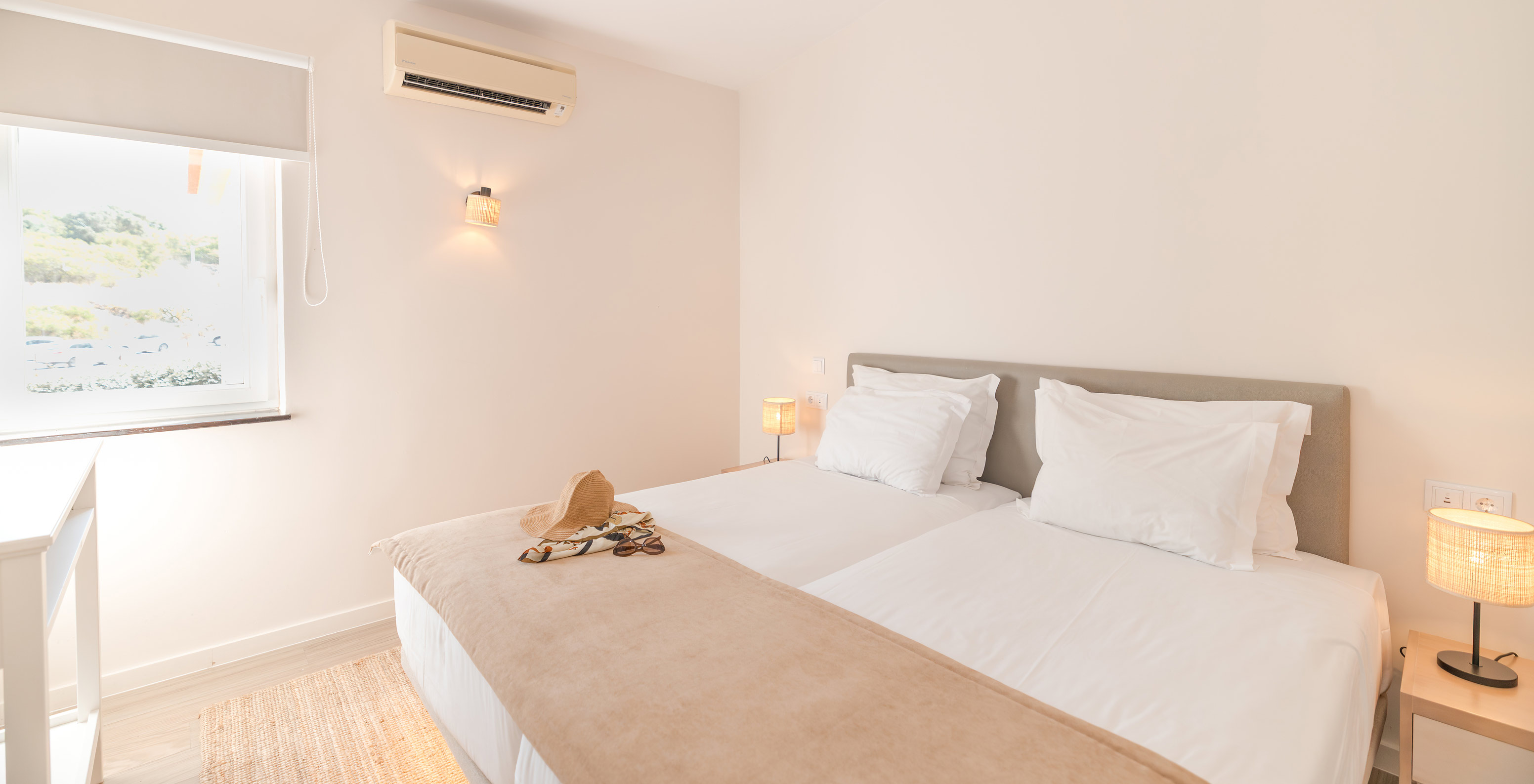 Villa 1 Habitación Vista Jardín en Pestana Alvor Beach Villas tiene una cama doble, aire acondicionado y una ventana