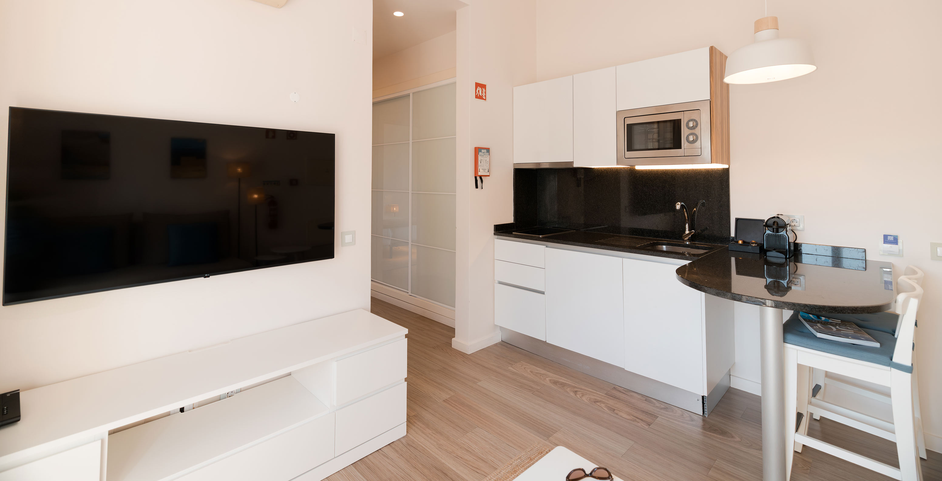 Estudio Vista Jardín en Pestana Alvor Beach Villas tiene una kitchenette con fogón, fregadero y cafetera