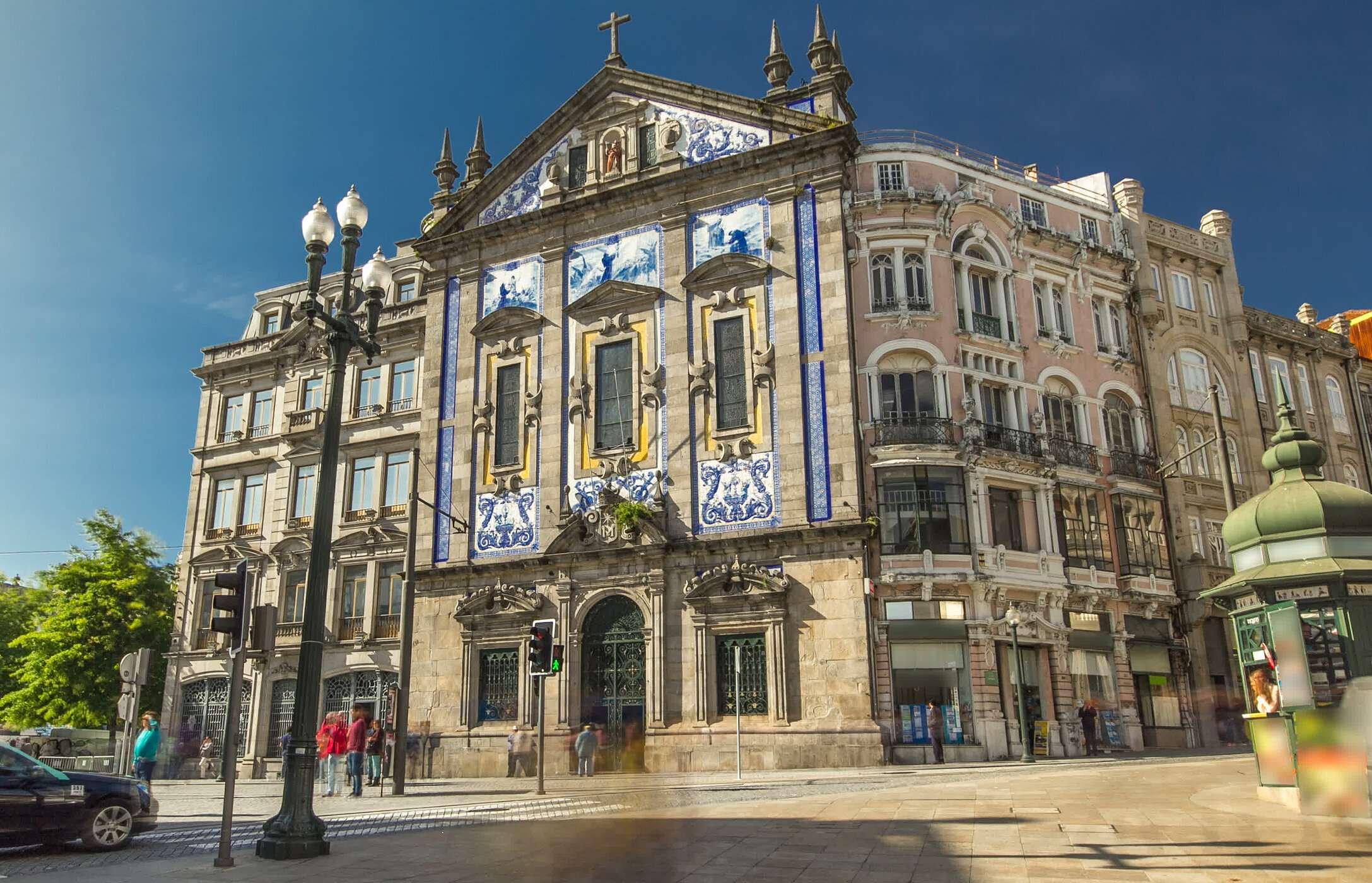 Estación de São Bento, famosa por sus azulejos azules y blancos, situada en el centro de Oporto