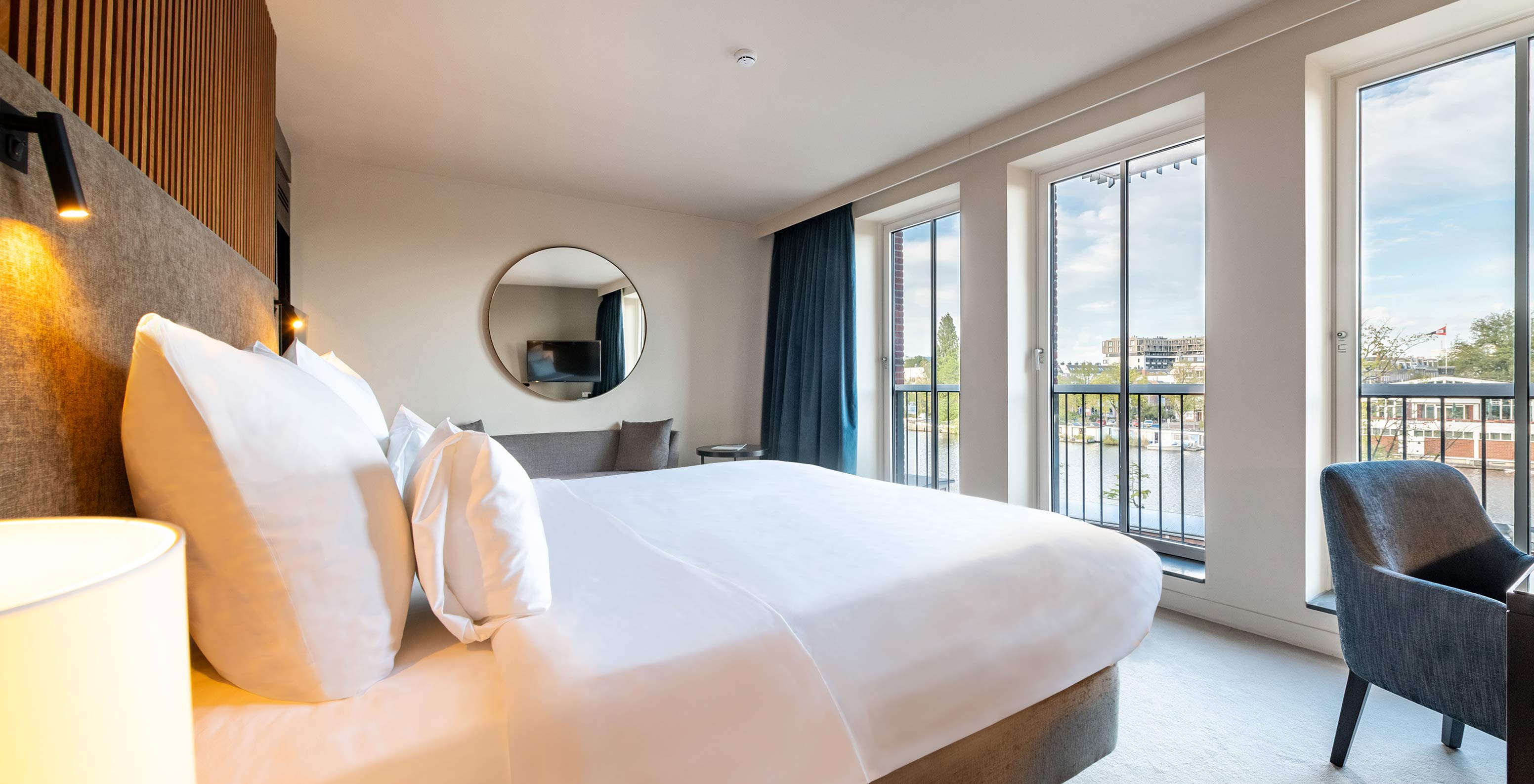 La Premium Vista al Río del Pestana Amsterdam Riverside tiene cama doble cómoda, vista al río y ventanas grandes