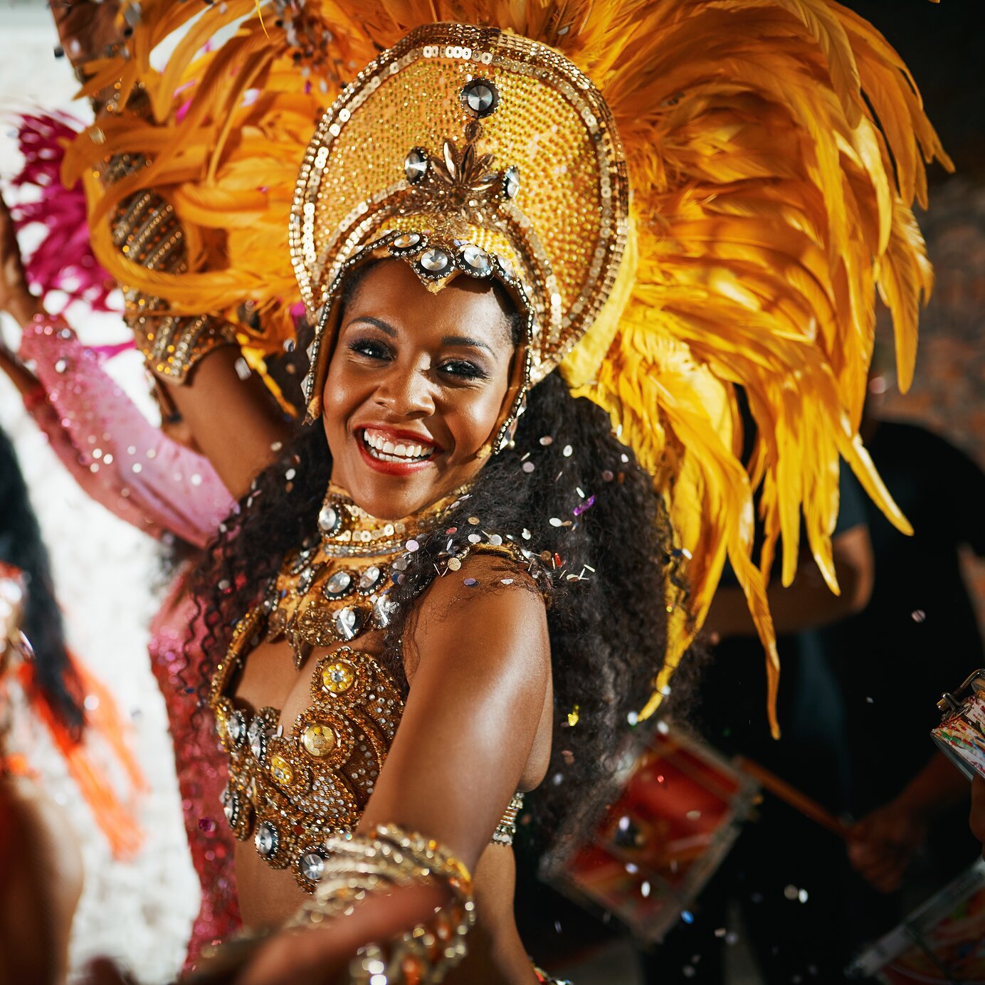  Séjournez dans un hôtel Pestana et vivez le Carnaval du Brésil avec des costumes, du samba et de la joie.