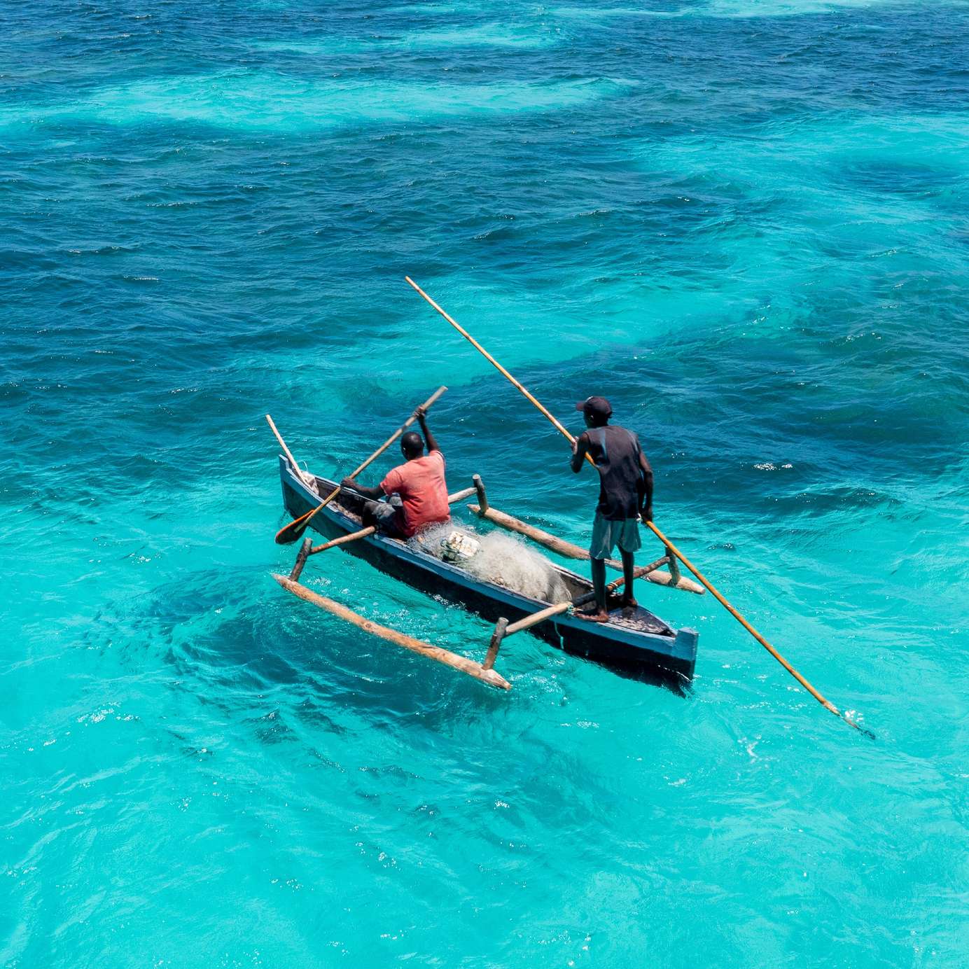 Séjournez dans un hôtel Pestana et explorez l'île d'Inhaca, avec ses eaux cristallines et ses bateaux typiques de la région.