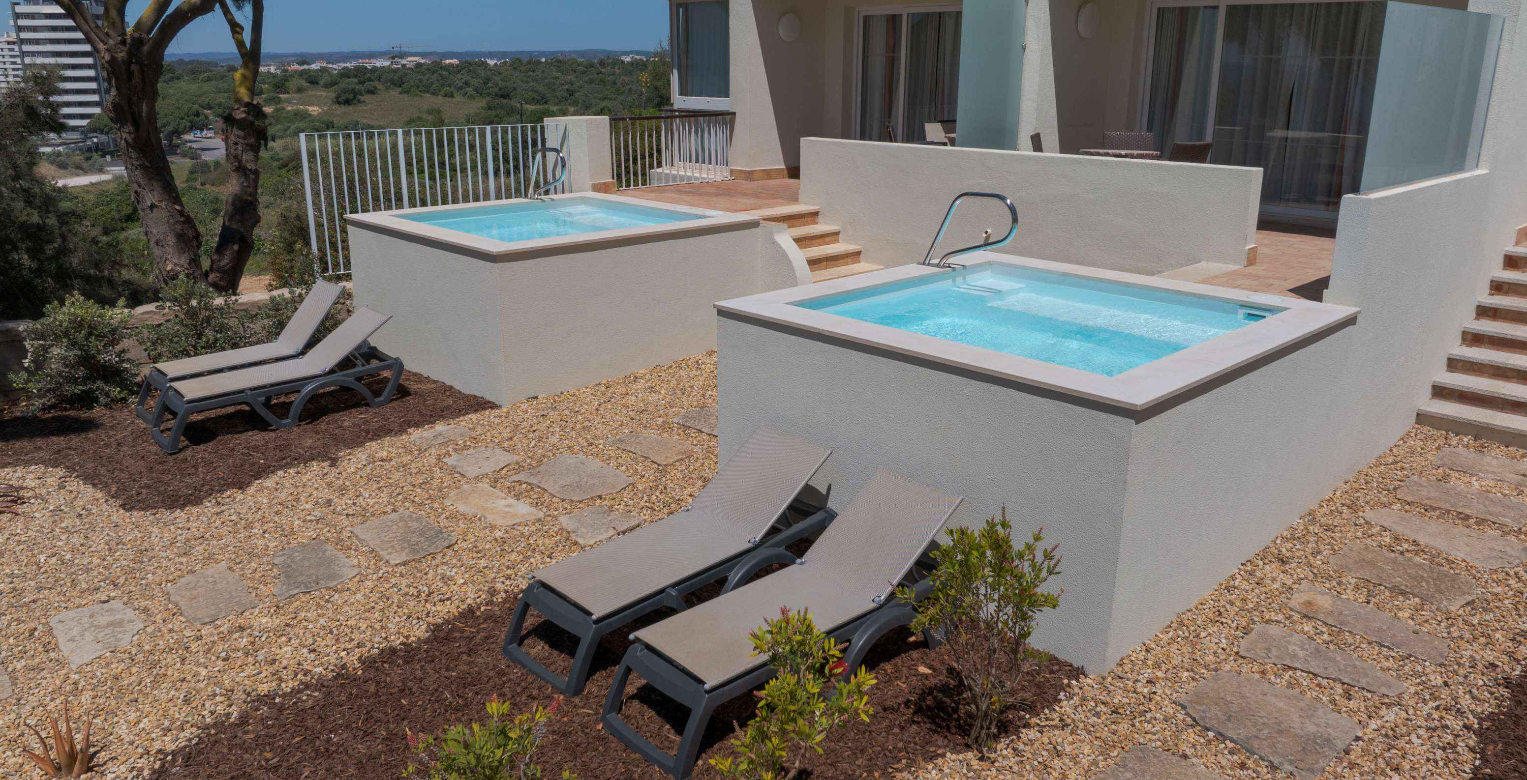 Le Studio avec piscine de plongée privée du Pestana Alvor Praia a balcon, piscine de plongée privée et transats