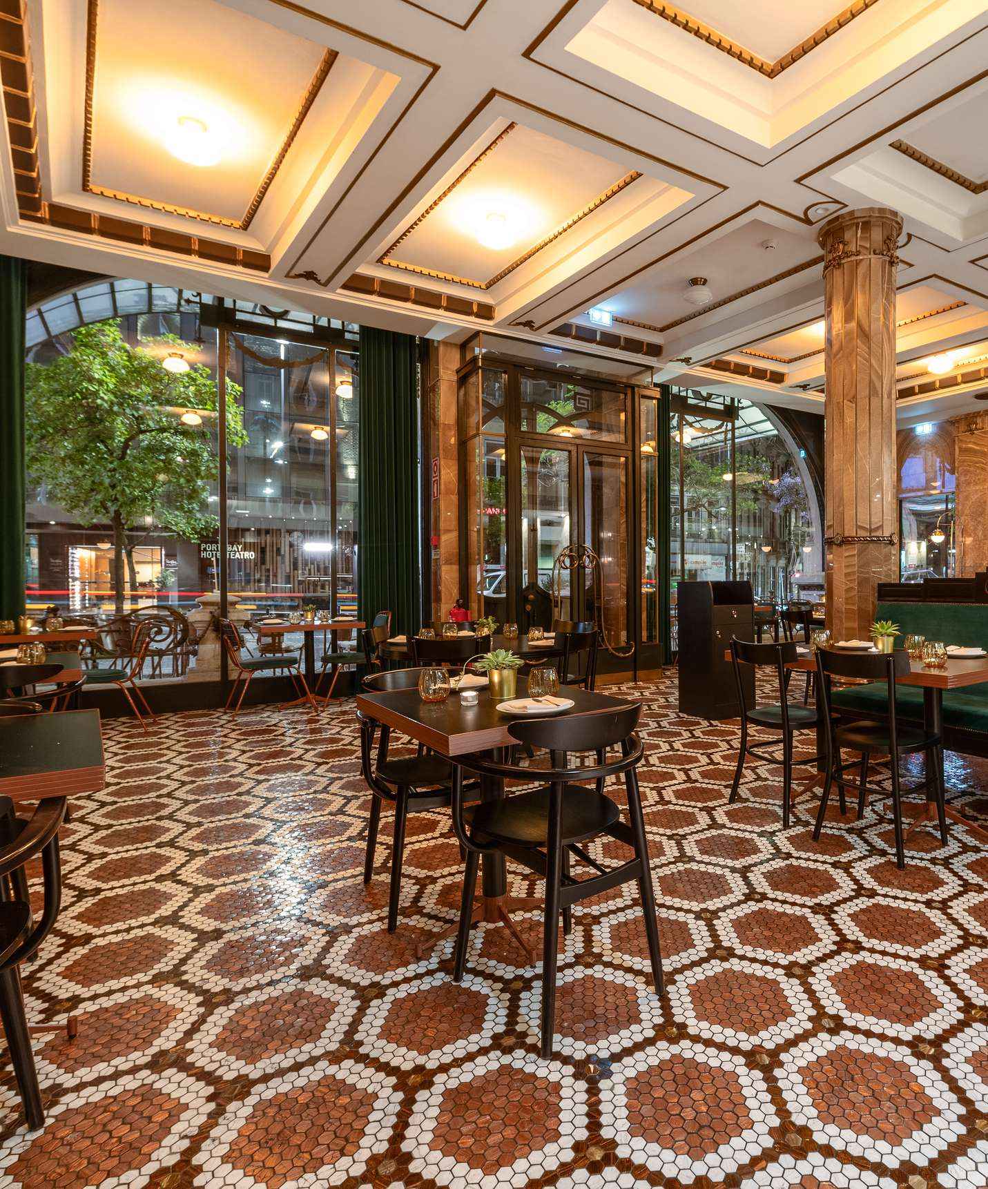 Le Pestana Porto - A Brasileira, hôtel 5 étoiles à Porto, a un restaurant dirigé par la chef Marlene Neto