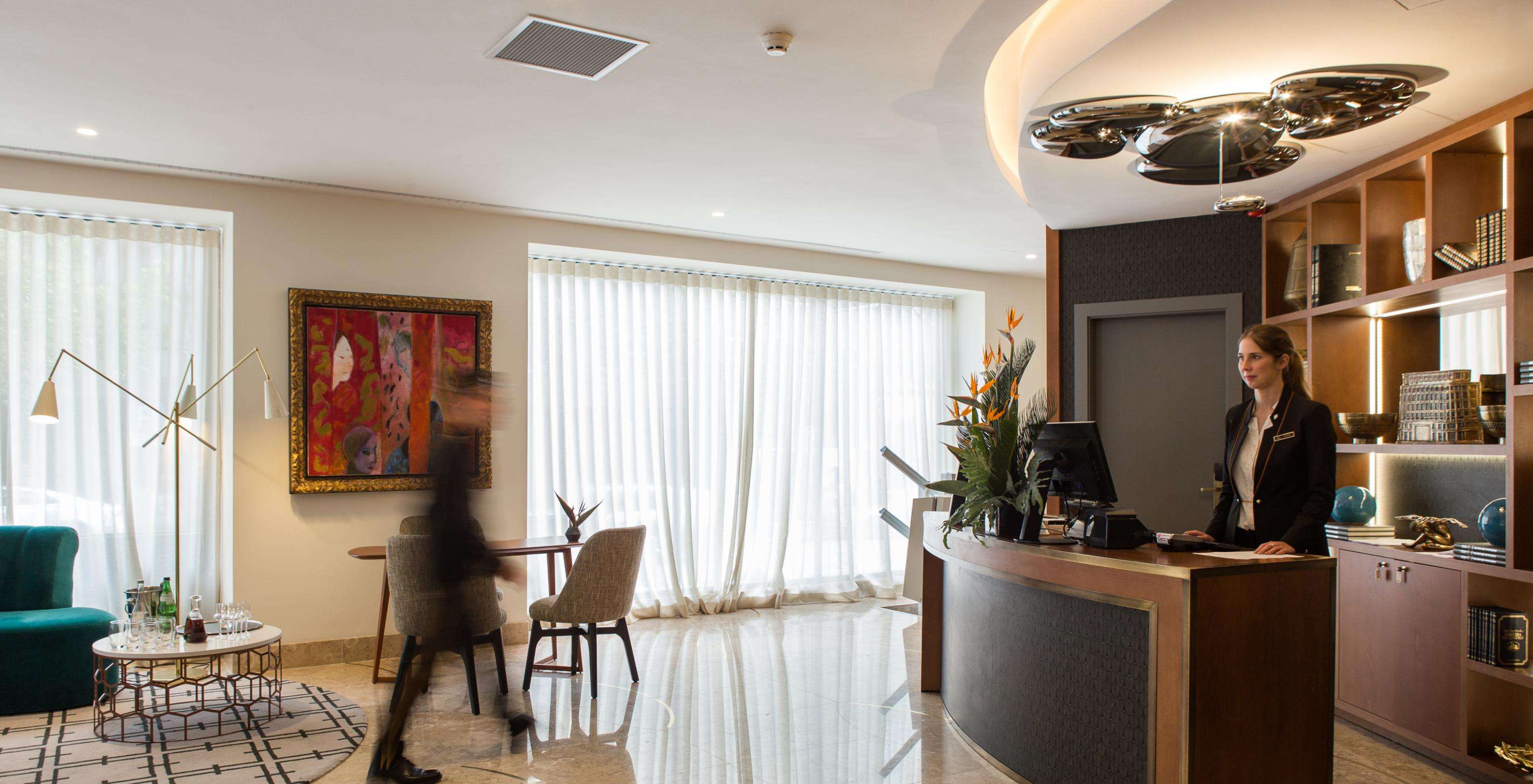 Le Pestana Porto - A Brasileira l'hôtel 5 étoiles dans la ville de Porto dispose d'une réception ouverte 24 heures