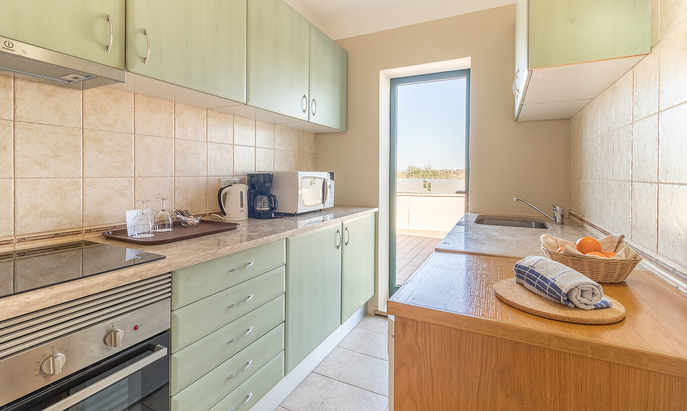 De studio van Pestana Gramacho Residences heeft een moderne keuken met apparaten en toegang tot het balkon