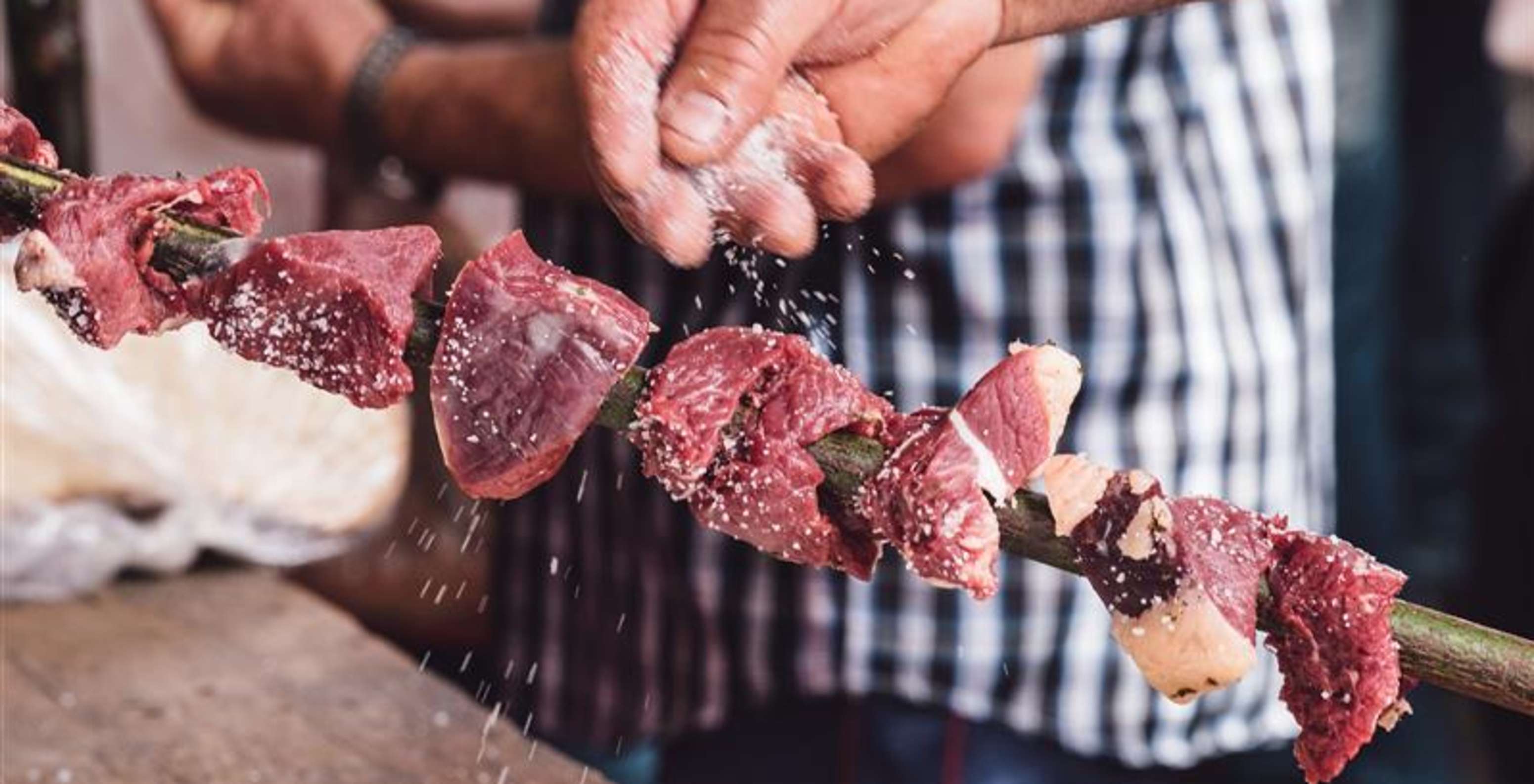 Restaurant Madeira Lovers, 5-sterrenresort in Porto Santo heeft typische Madeireense vleesspiesen