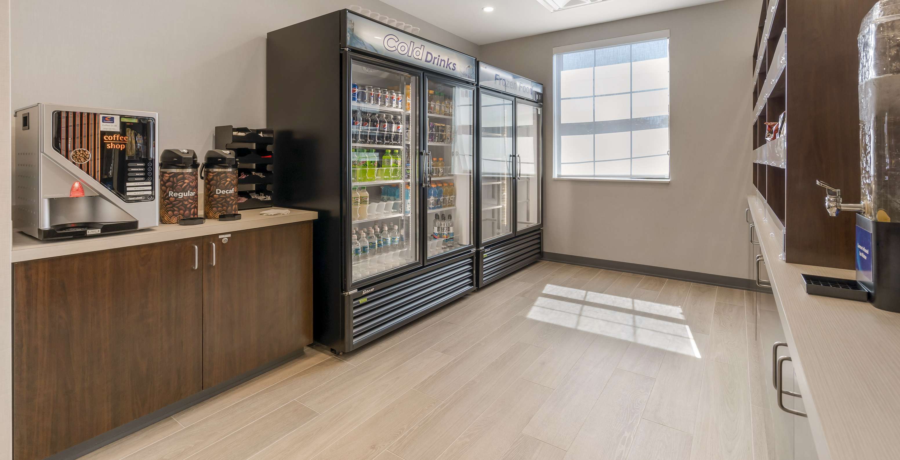 Pestana Orlando, hotel dichtbij Disney, heeft een zone met een selfservice drankautomaat met frisdrank en koffie