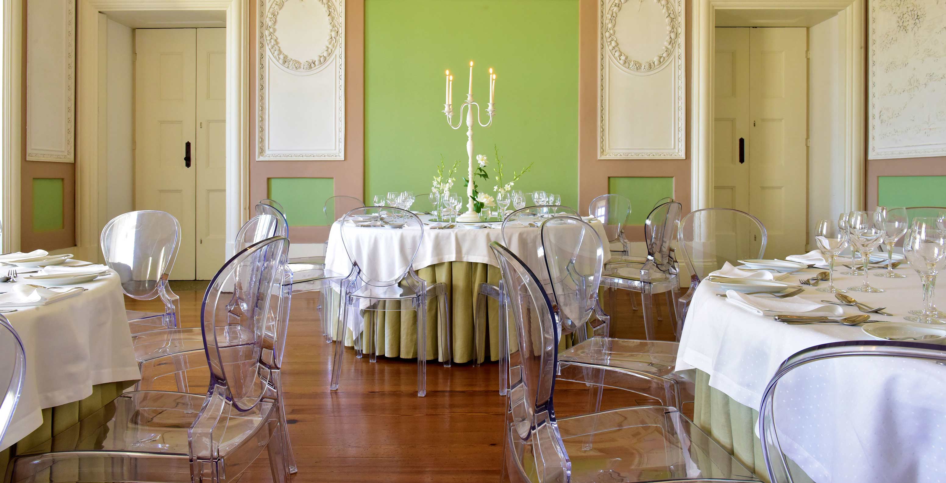Sala de eventos Visconde Velado, decorada para um casamento no Pestana Palácio do Freixo, Hotel Histórico à Beira do Rio Douro