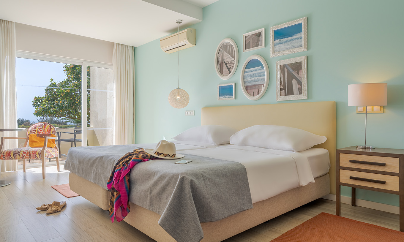 O Estúdio Vista Mar do Pestana Alvor Praia tem cama de casal, ar condicionado, candeeiros, chão de madeira e janela