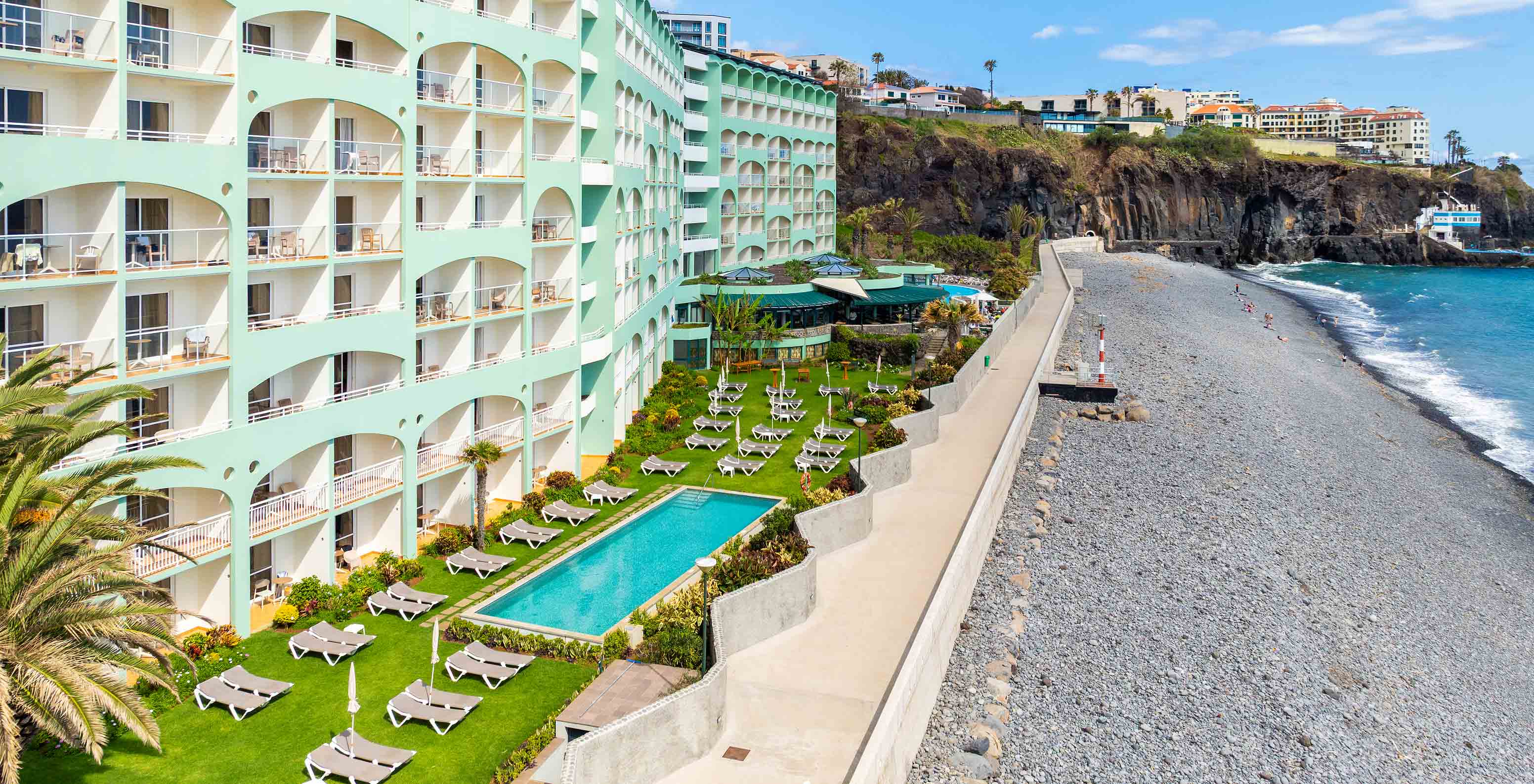 Pestana Ocean Bay All Inclusive, o Hotel 5 Estrelas no Funchal, na Madeira à beira-mar com praia
