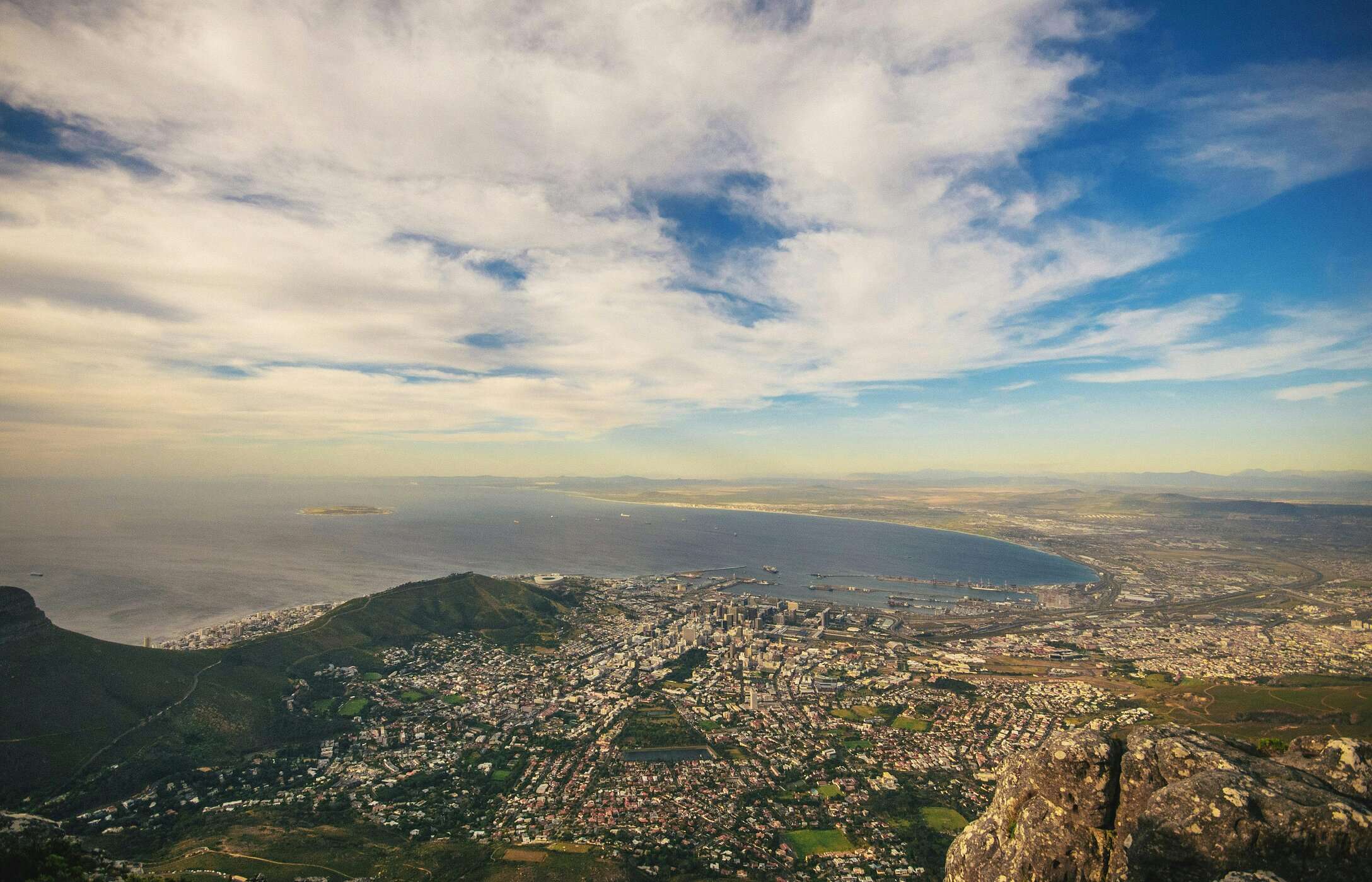 Vista aérea da Cidade do Cabo, capital da África do Sul, ponto de partida da sua viagem para o Parque Nacional do Kruger
