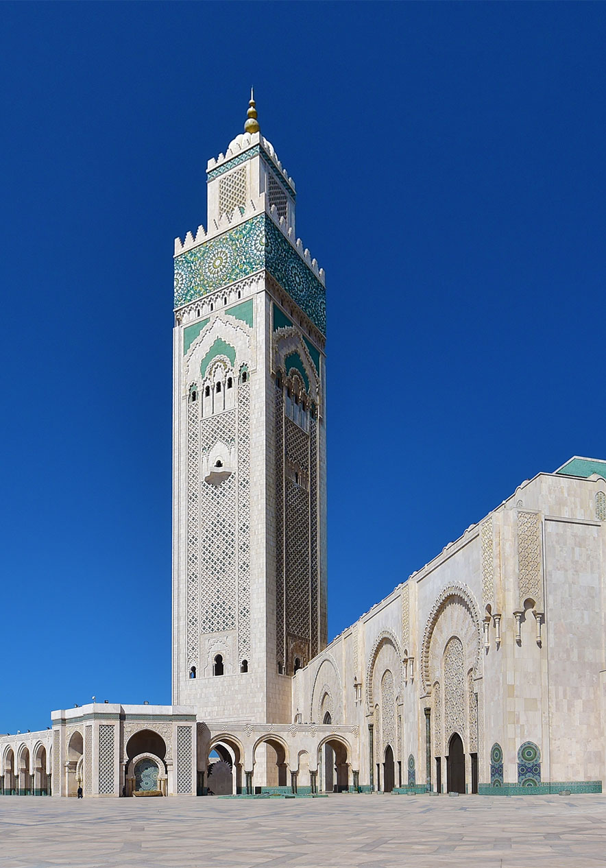 Die Hassan-II-Moschee in Casablanca ist die größte in Afrika, mit einem 210 Meter hohen Minarett, teilweise über dem Atlantik