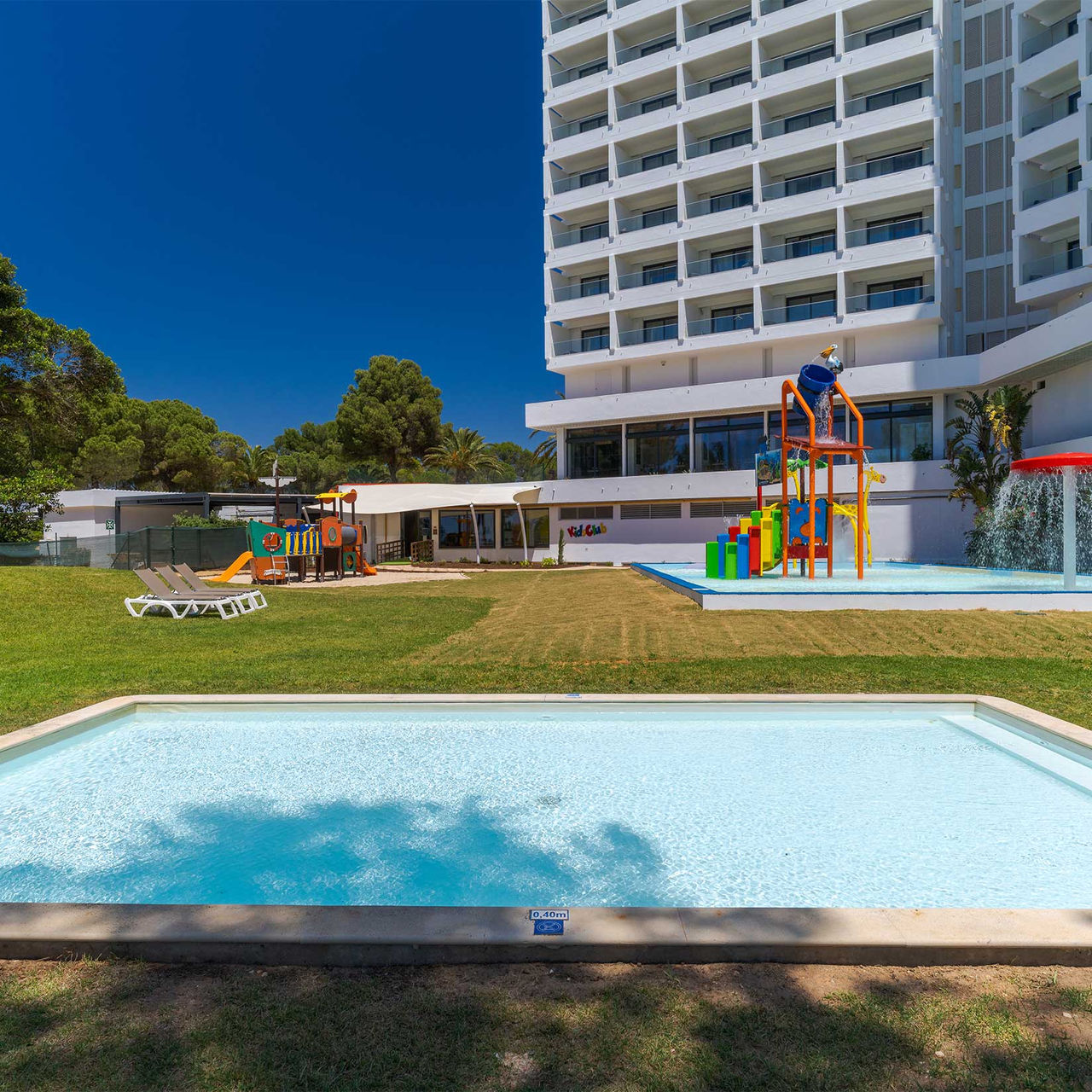 Kinderbereich mit Pool und Rutschen im Pestana Blue Alvor Beach, einem All-Inclusive-Hotel