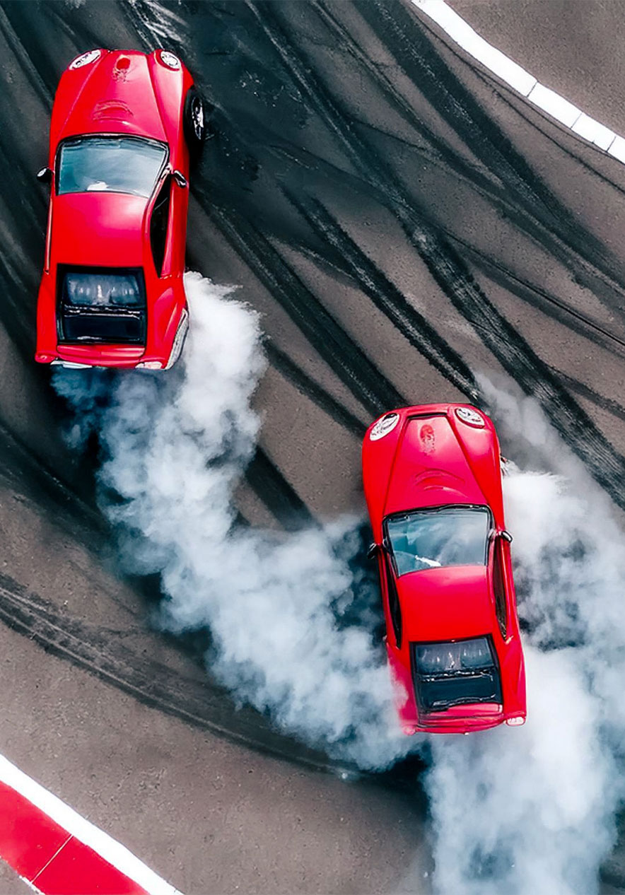 Auf der Rennstrecke Algarve kann man die Piste für Rennwagen mieten