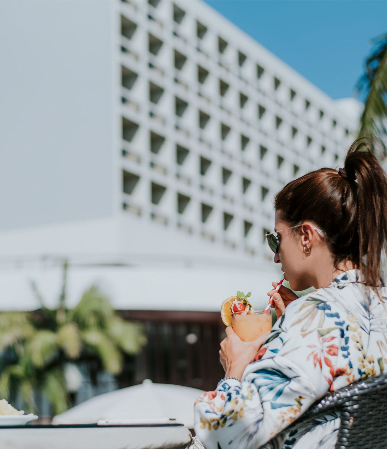Das Restaurant On im 5-Sterne-Hotel im Zentrum von Funchal hat einen Cocktail, den man auf der Terrasse genießen kann