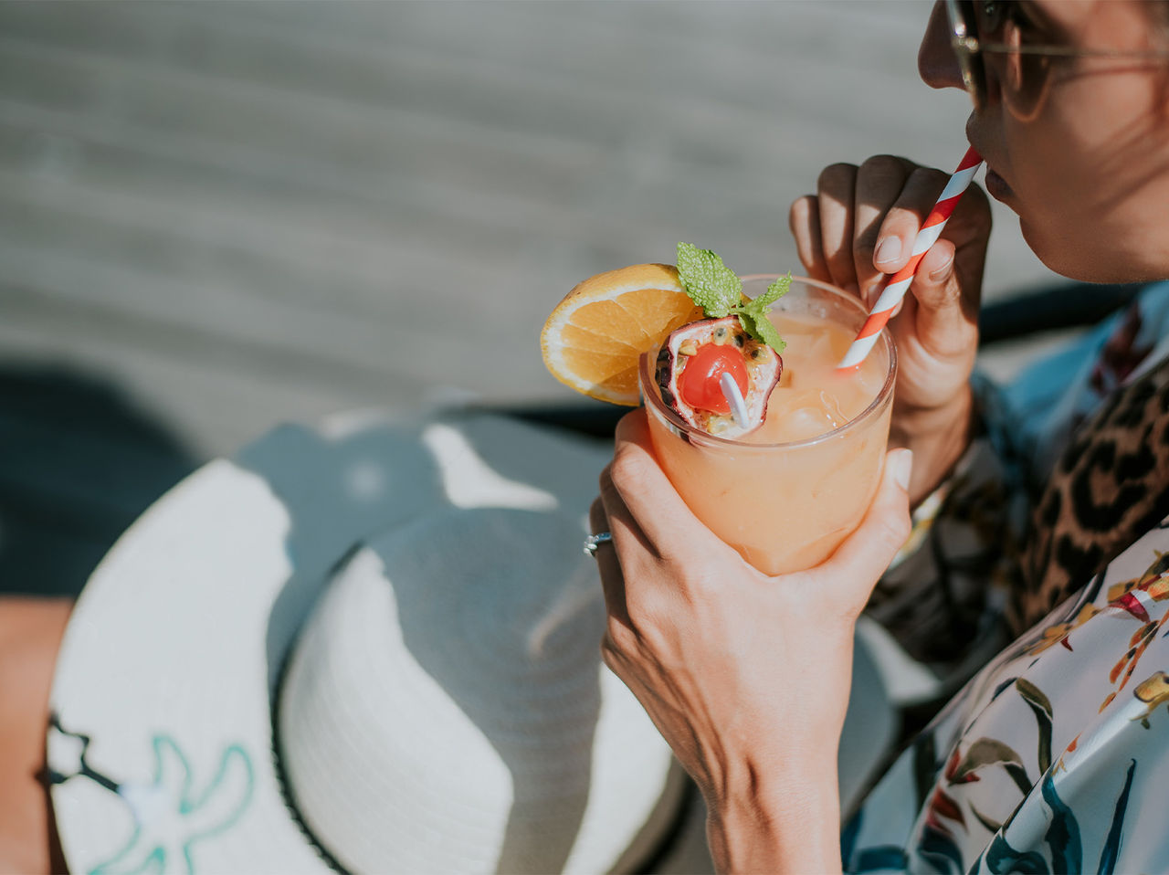 Das Restaurant On im 5-Sterne-Hotel im Zentrum von Funchal hat einen Cocktail mit Passionsfrucht, Minze und Orange