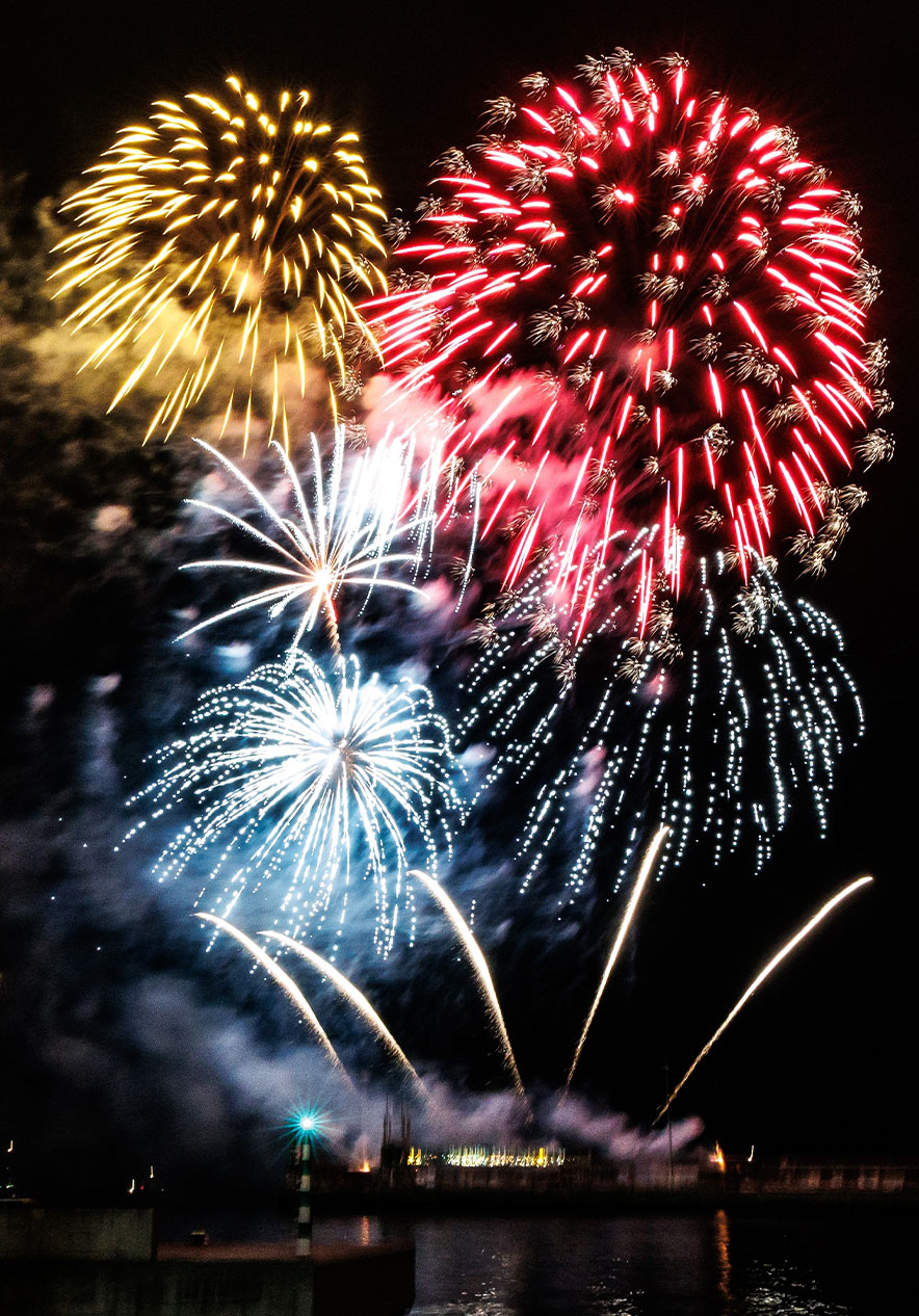 Verweilen Sie im Pestana Fisherman Village und genießen Sie das Atlantikfest auf Madeira, bekannt für sein Feuerwerk