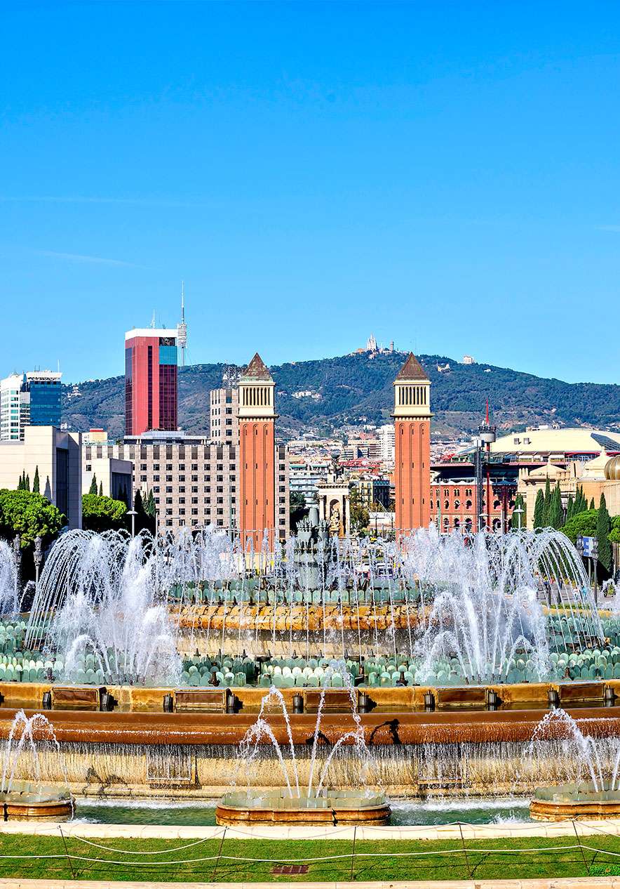 Die Magic Fountain in Barcelona beeindruckt mit ihren beleuchteten Wasserstrahlen und Lichtchoreografien